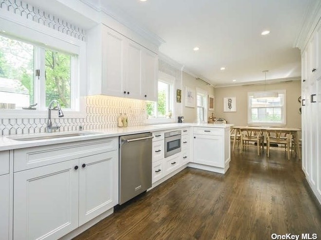2 Plymouth Rd, Port Washington NY  11050-4313 exterior