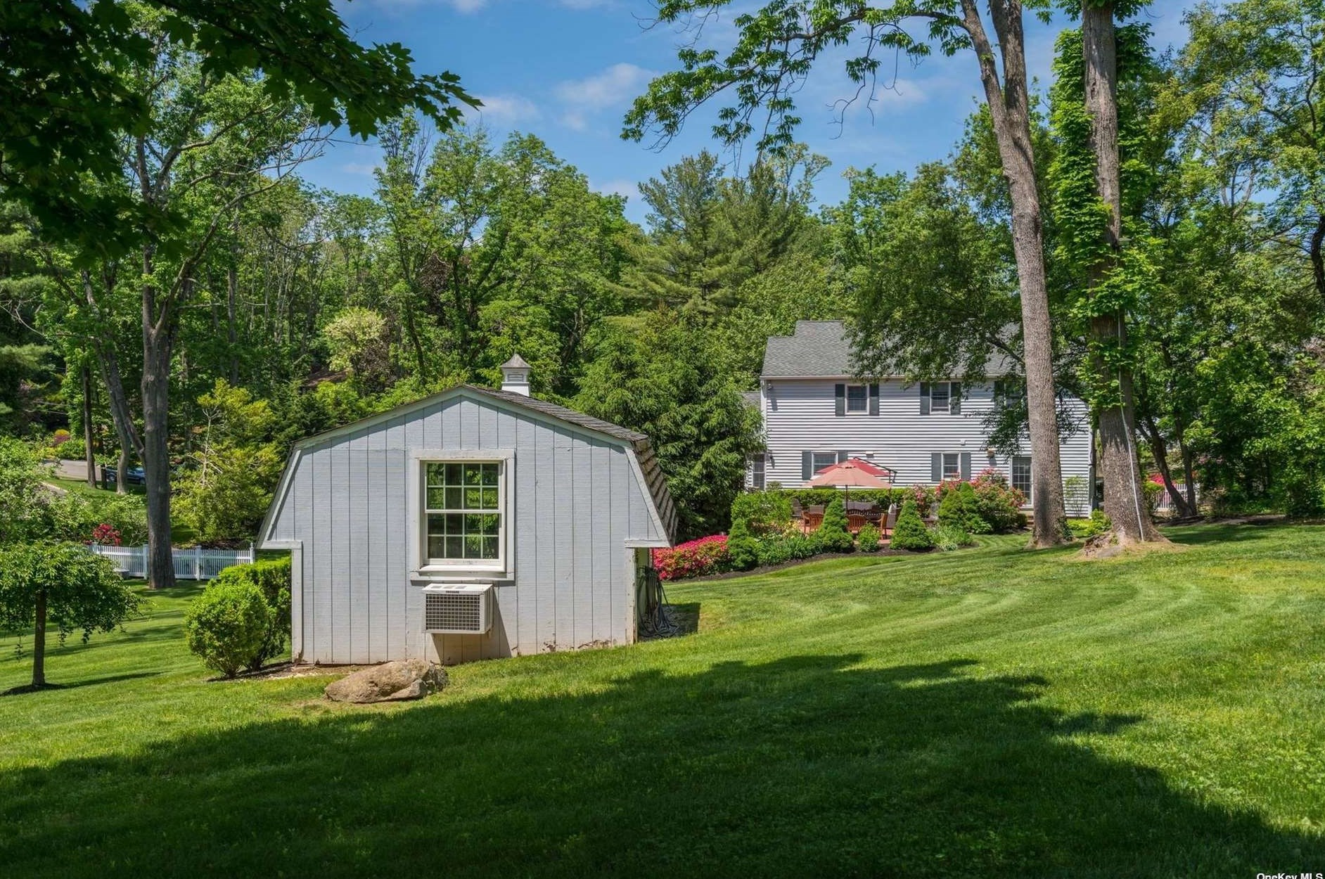 5 Janes Ln, Hunt NY  11743-1715 exterior