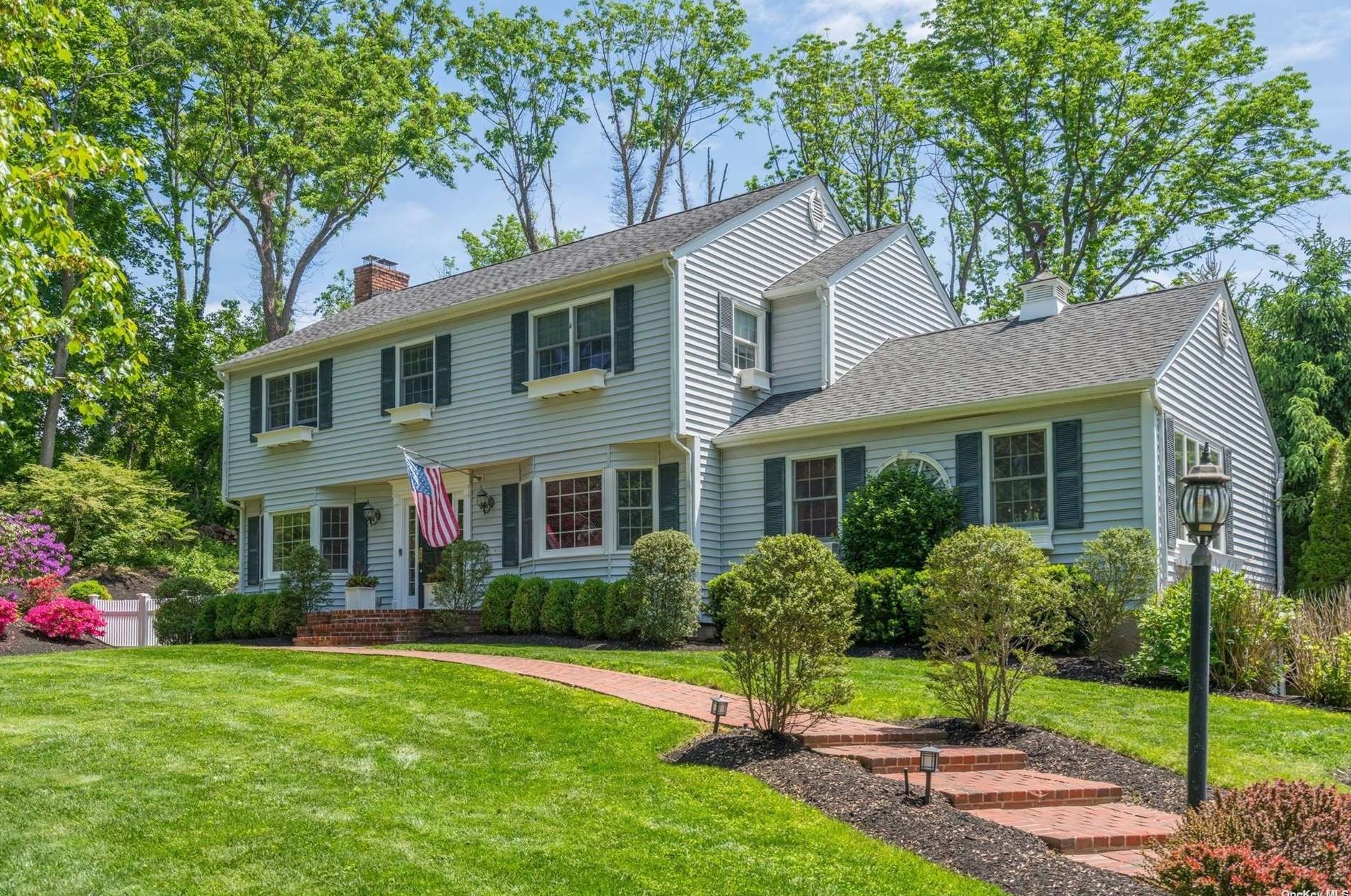 5 Janes Ln, Hunt NY  11743-1715 exterior