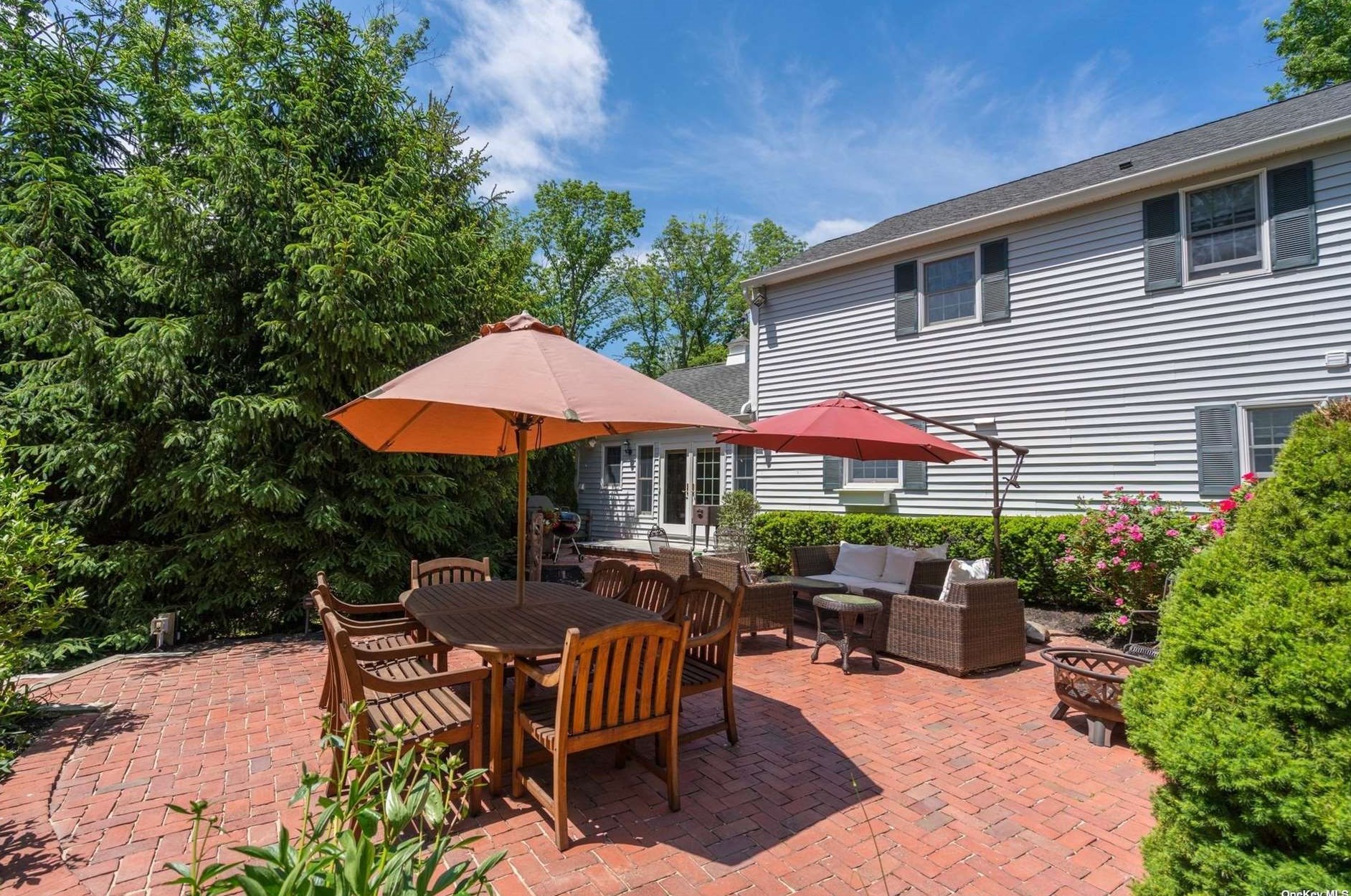 5 Janes Ln, Hunt NY  11743-1715 exterior