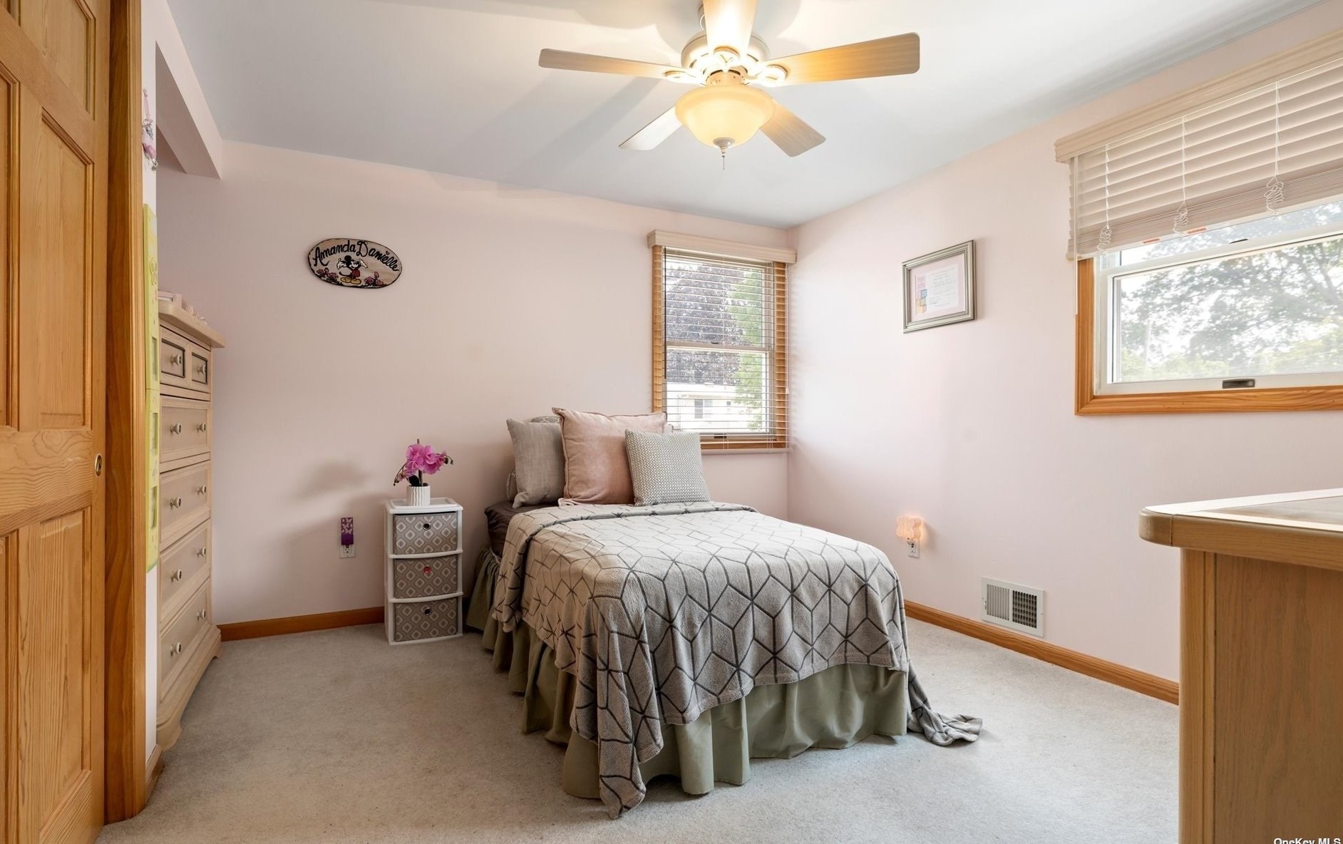 1 Whitman Ave, Syosset NY  11791-5027 exterior