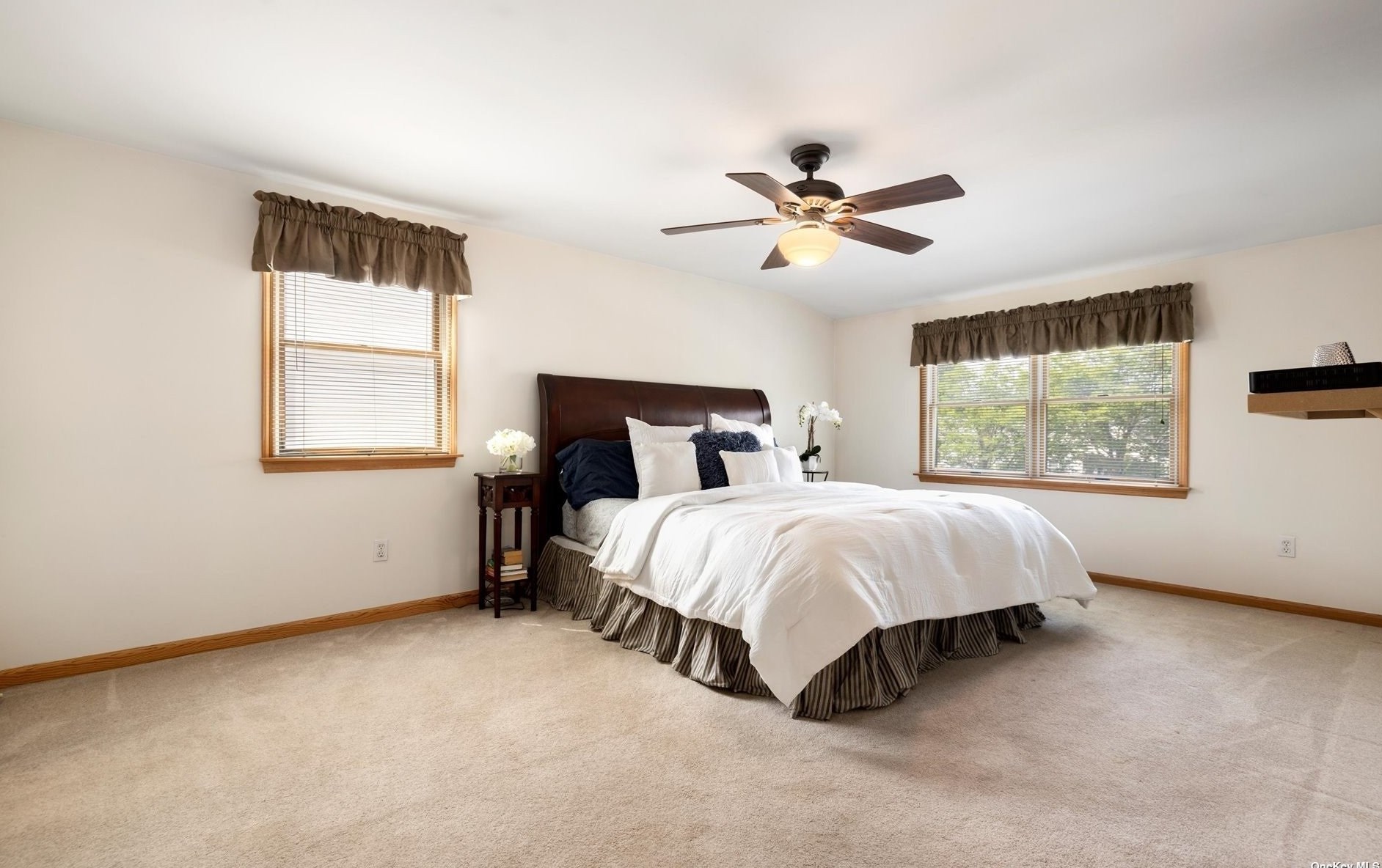 1 Whitman Ave, Syosset NY  11791-5027 exterior