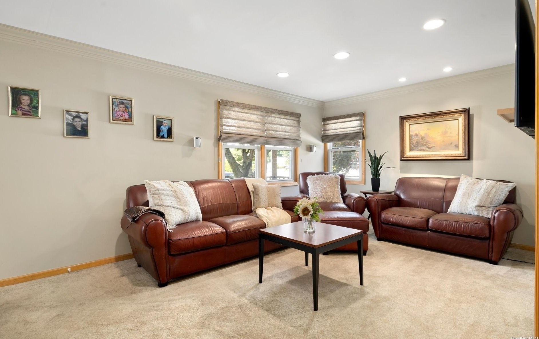 1 Whitman Ave, Syosset NY  11791-5027 exterior