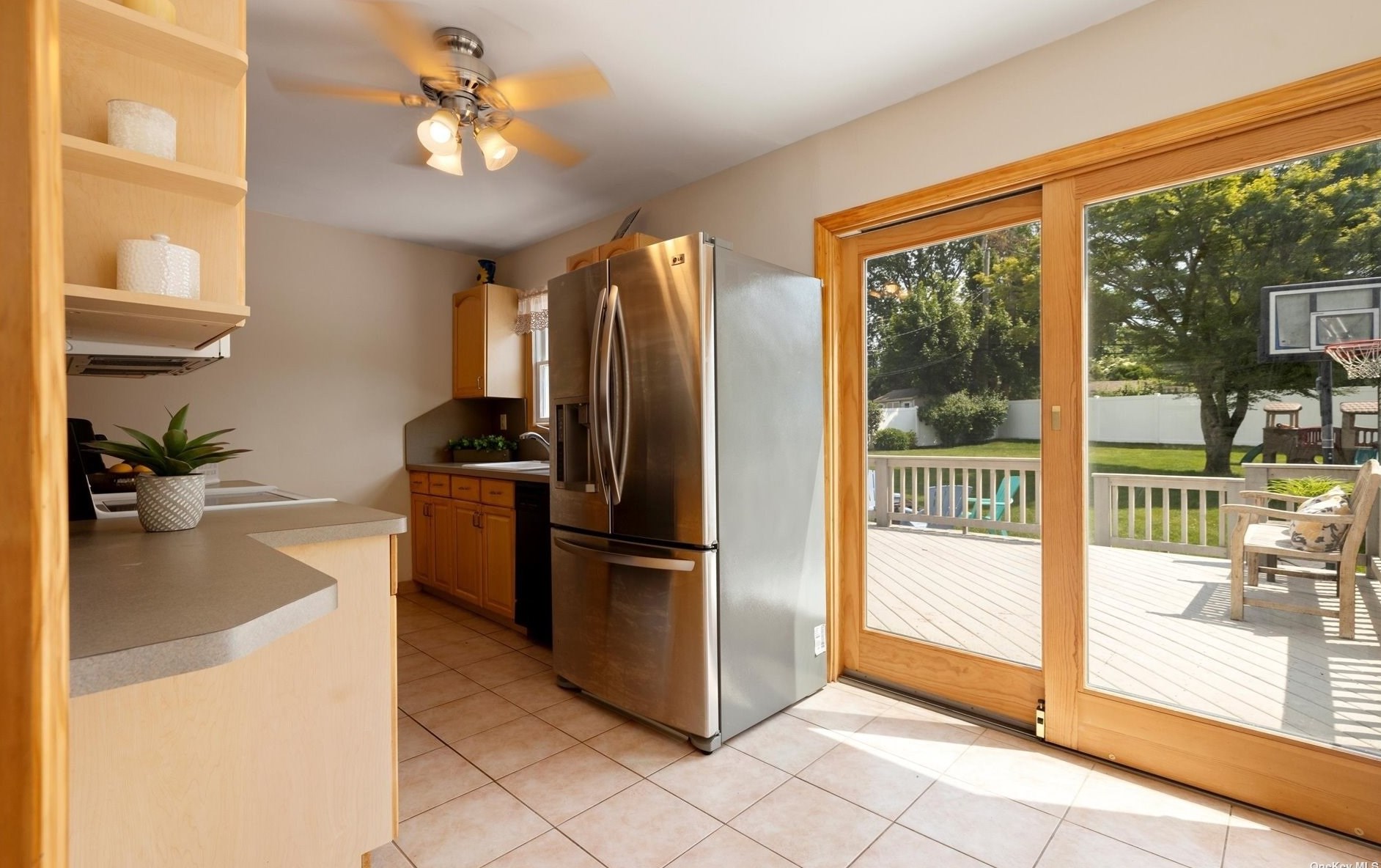 1 Whitman Ave, Syosset NY  11791-5027 exterior