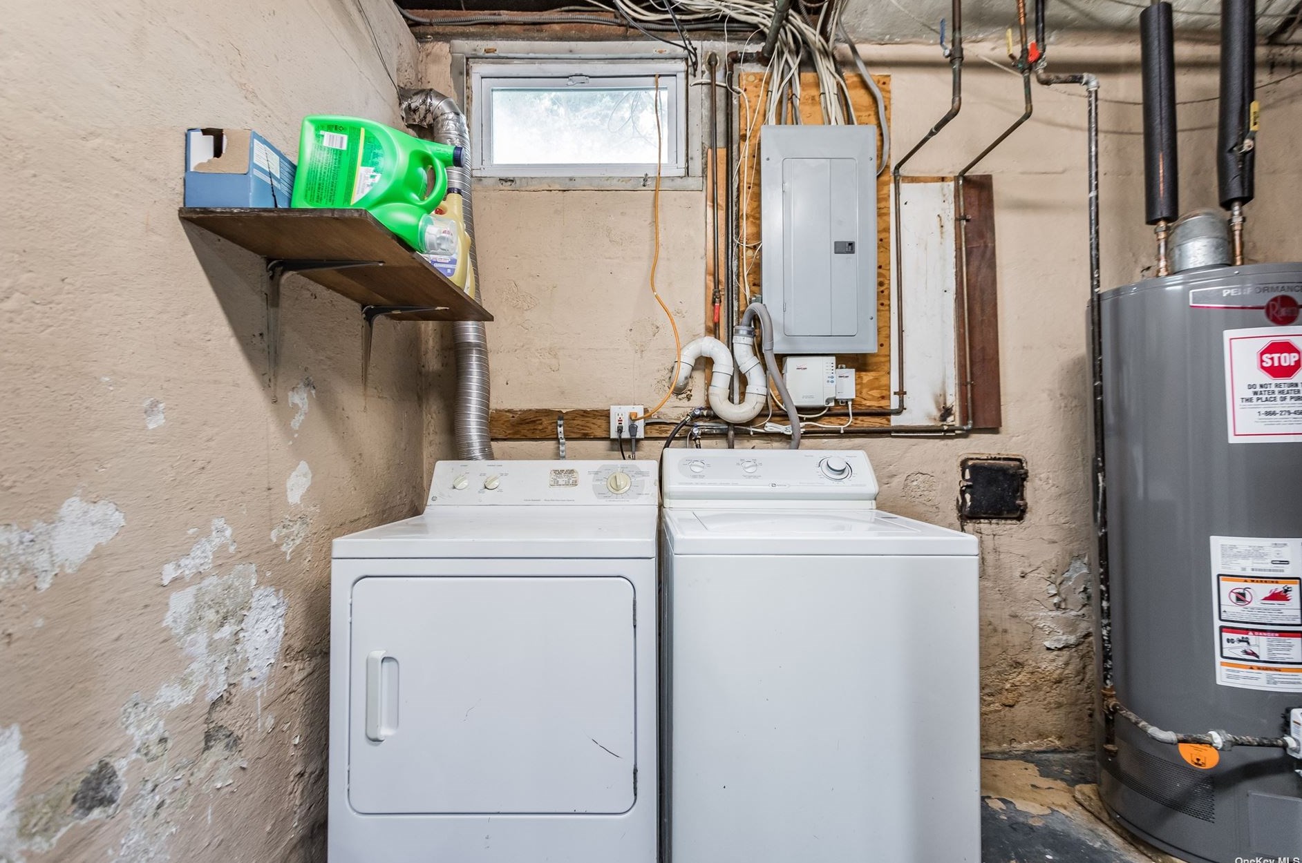 51 Russell St, East Hills NY  11577-1317 exterior