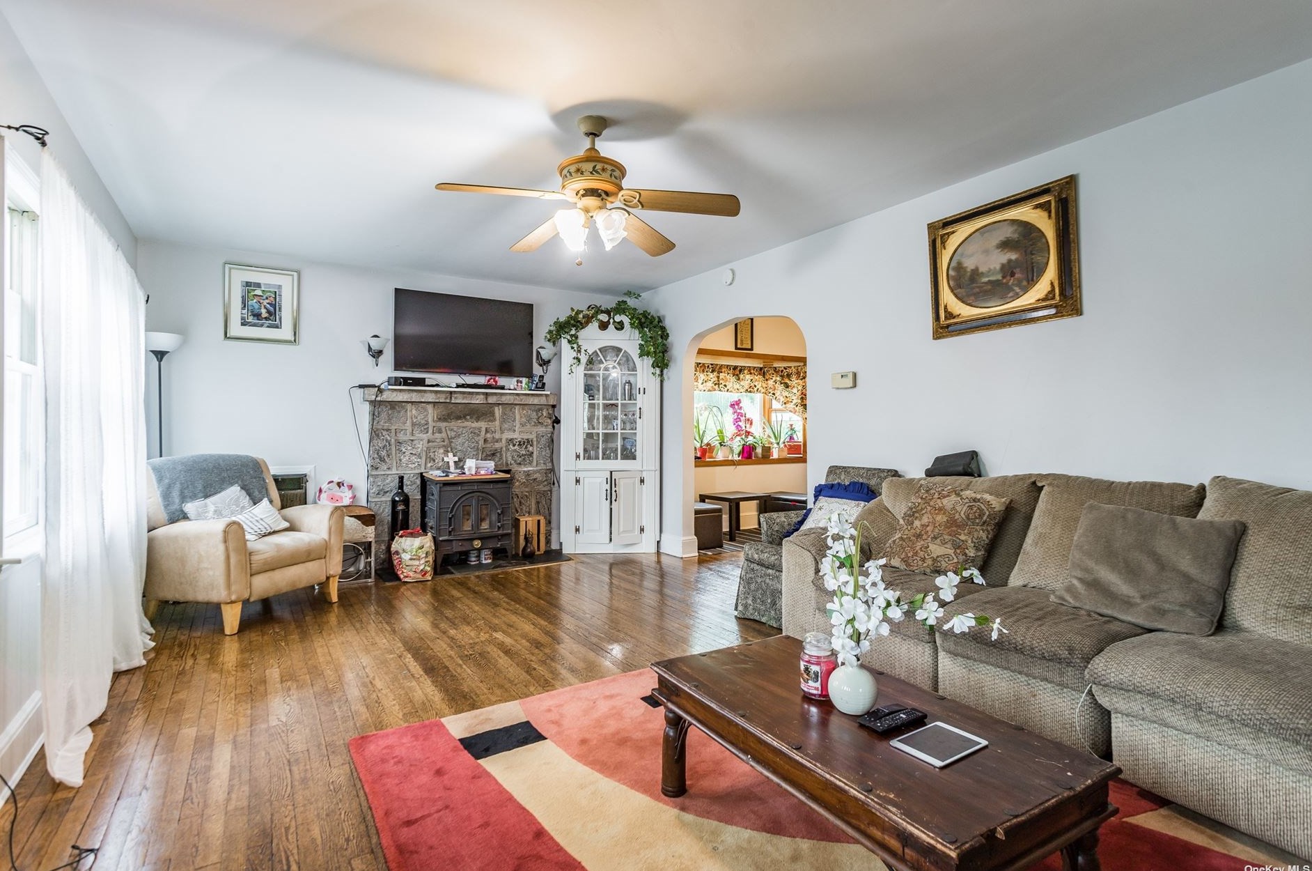 51 Russell St, East Hills NY  11577-1317 exterior