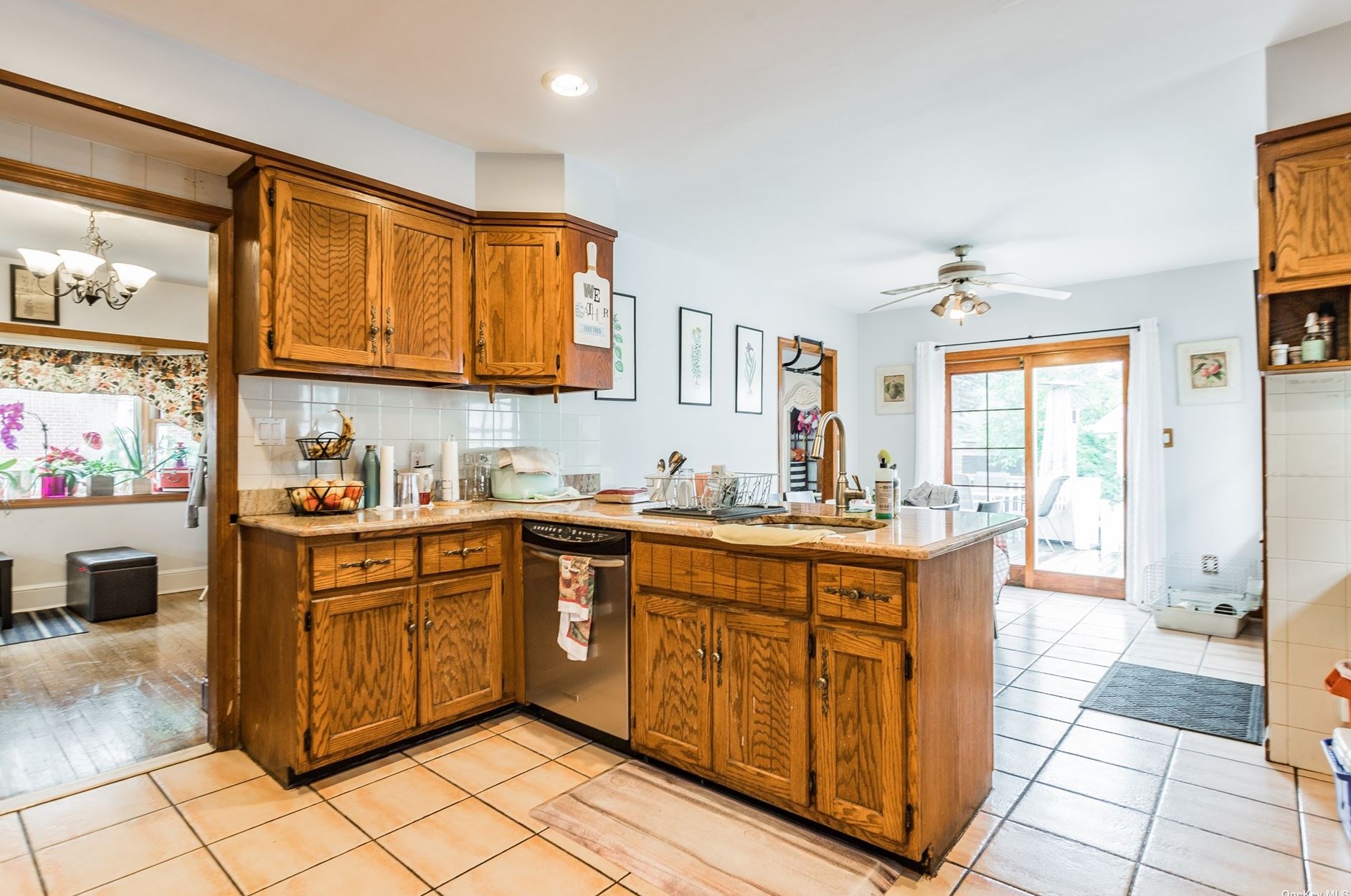 51 Russell St, East Hills NY  11577-1317 exterior