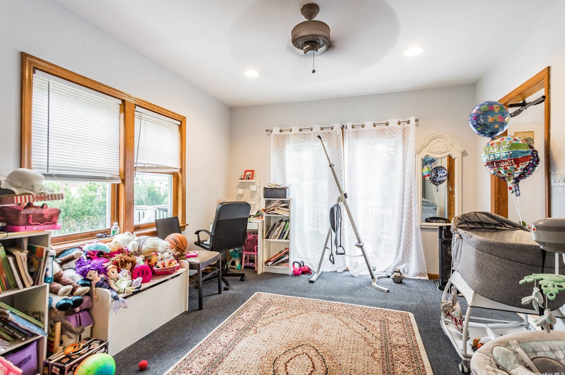 51 Russell St, East Hills NY  11577-1317 exterior