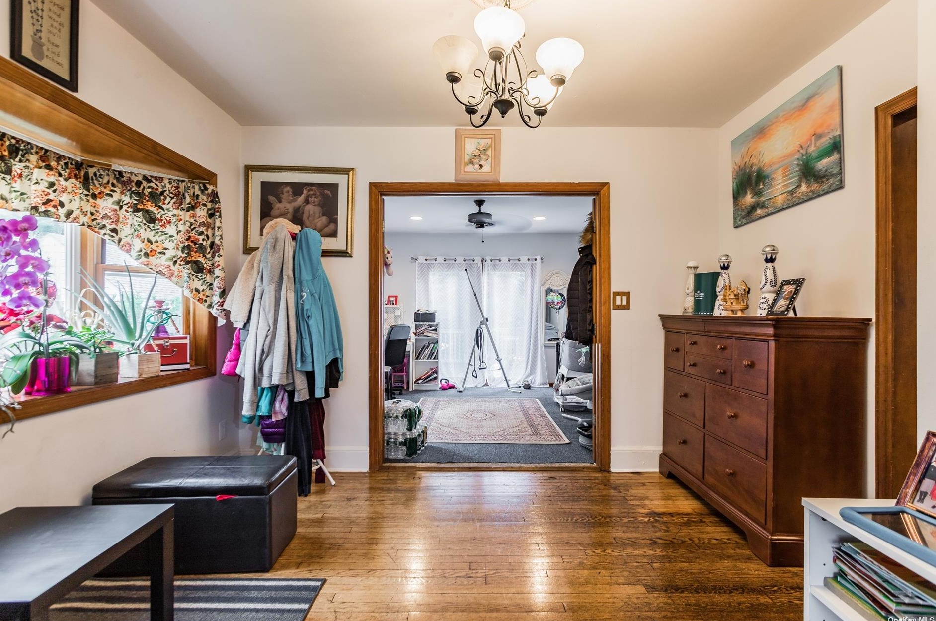 51 Russell St, East Hills NY  11577-1317 exterior