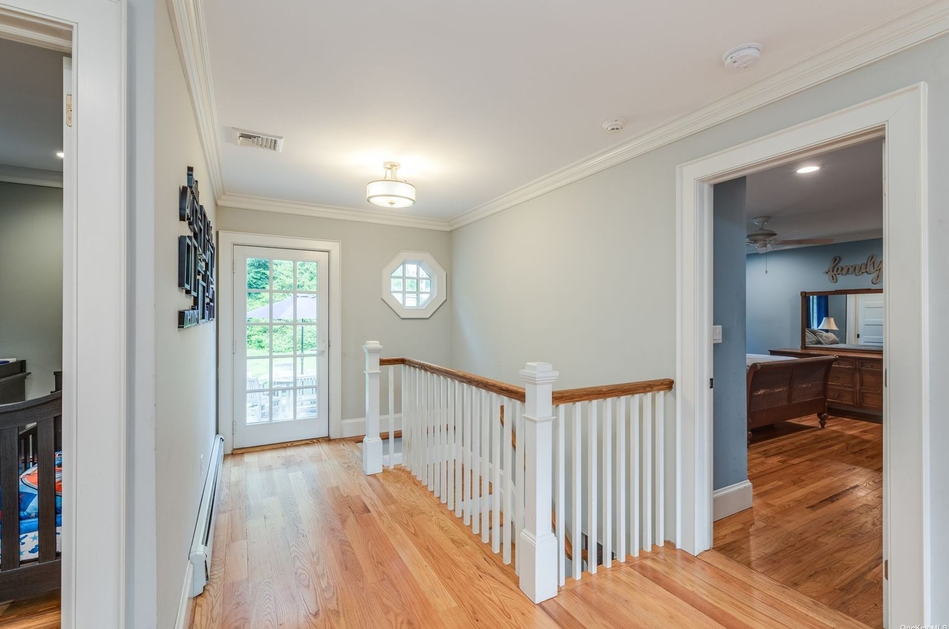 52 Old Town Ln, Hunt NY  11743-2216 exterior