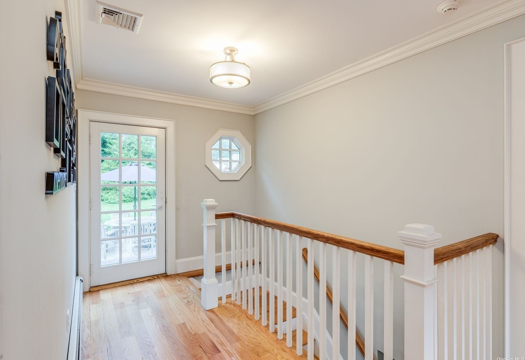 52 Old Town Ln, Hunt NY  11743-2216 exterior