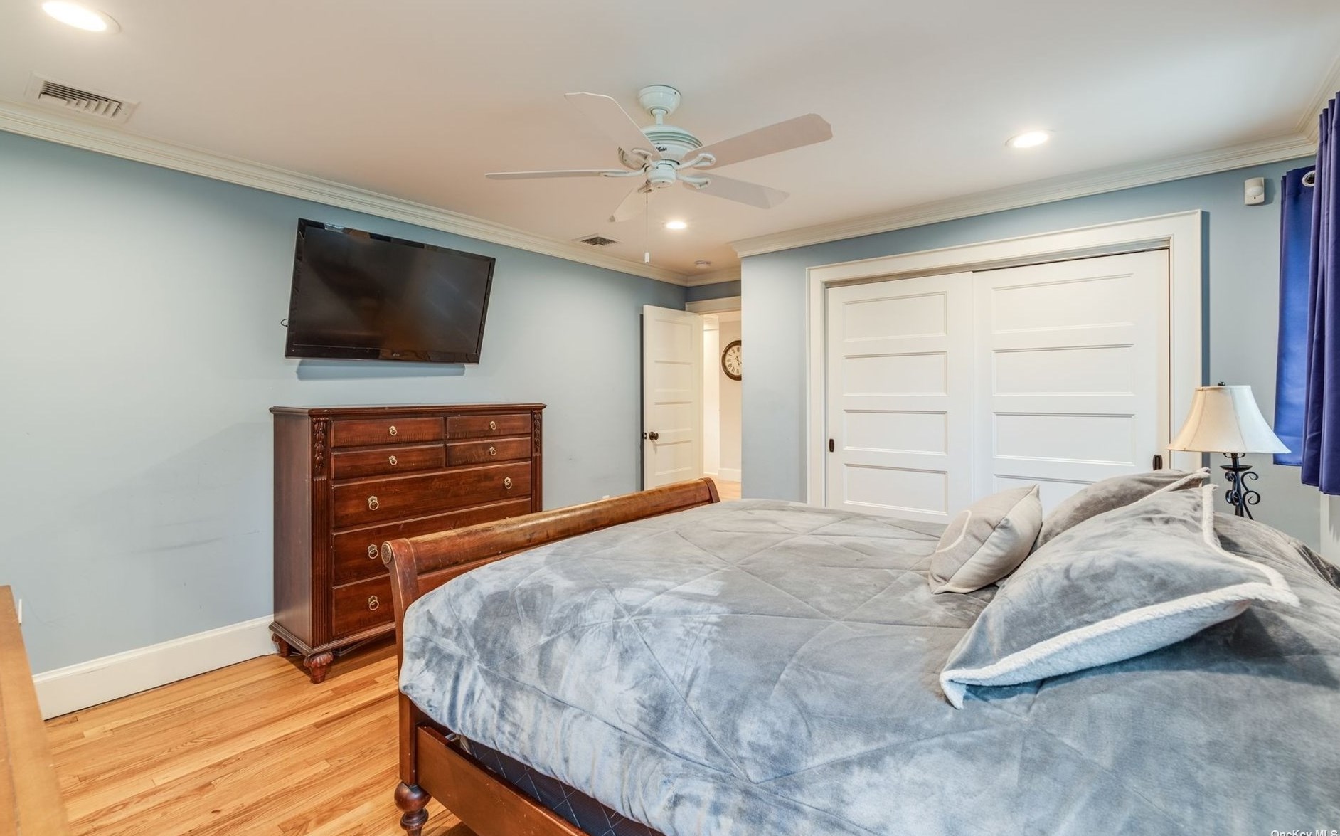 52 Old Town Ln, Hunt NY  11743-2216 exterior