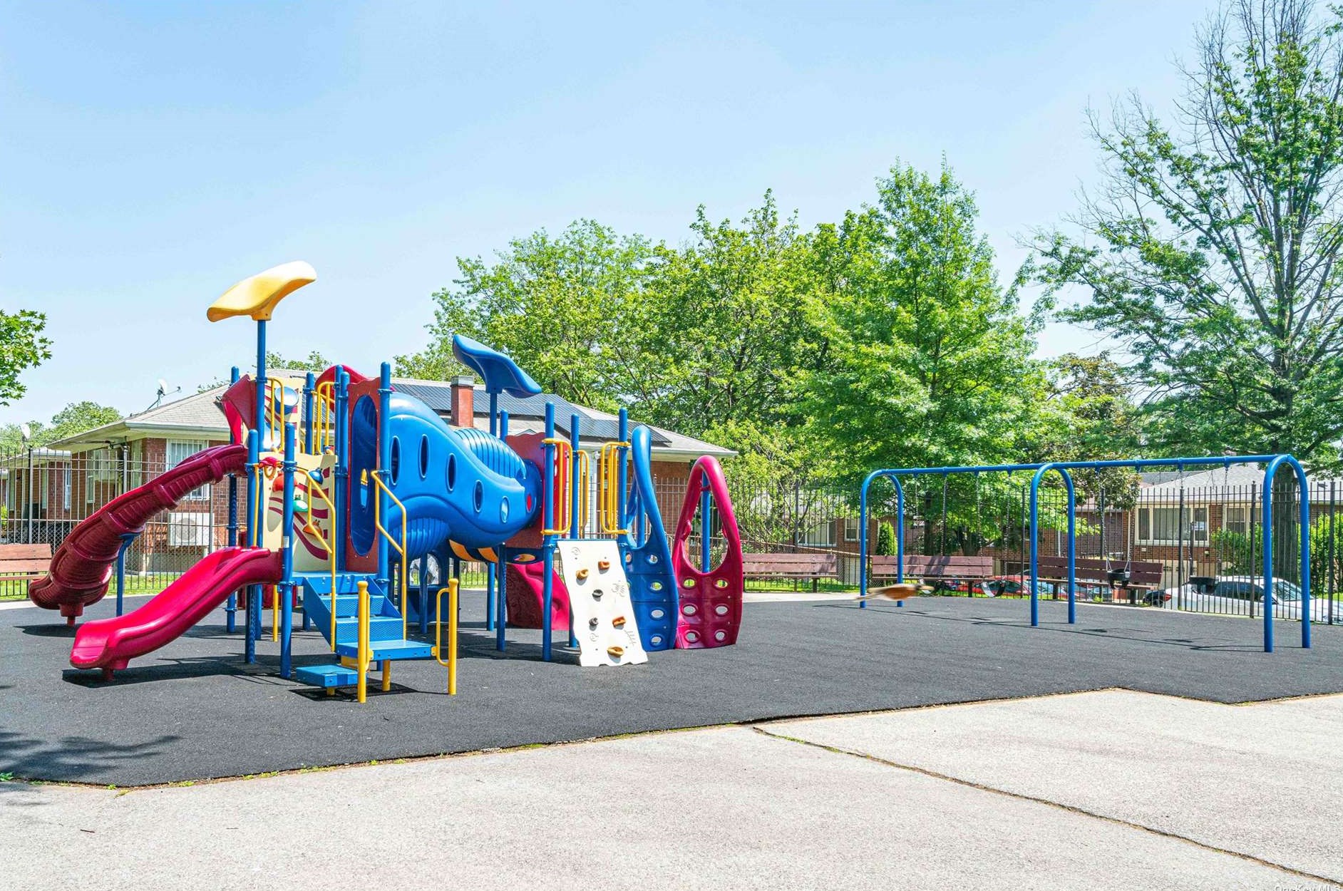 2625 Union St, Flushing NY  11354-1725 exterior