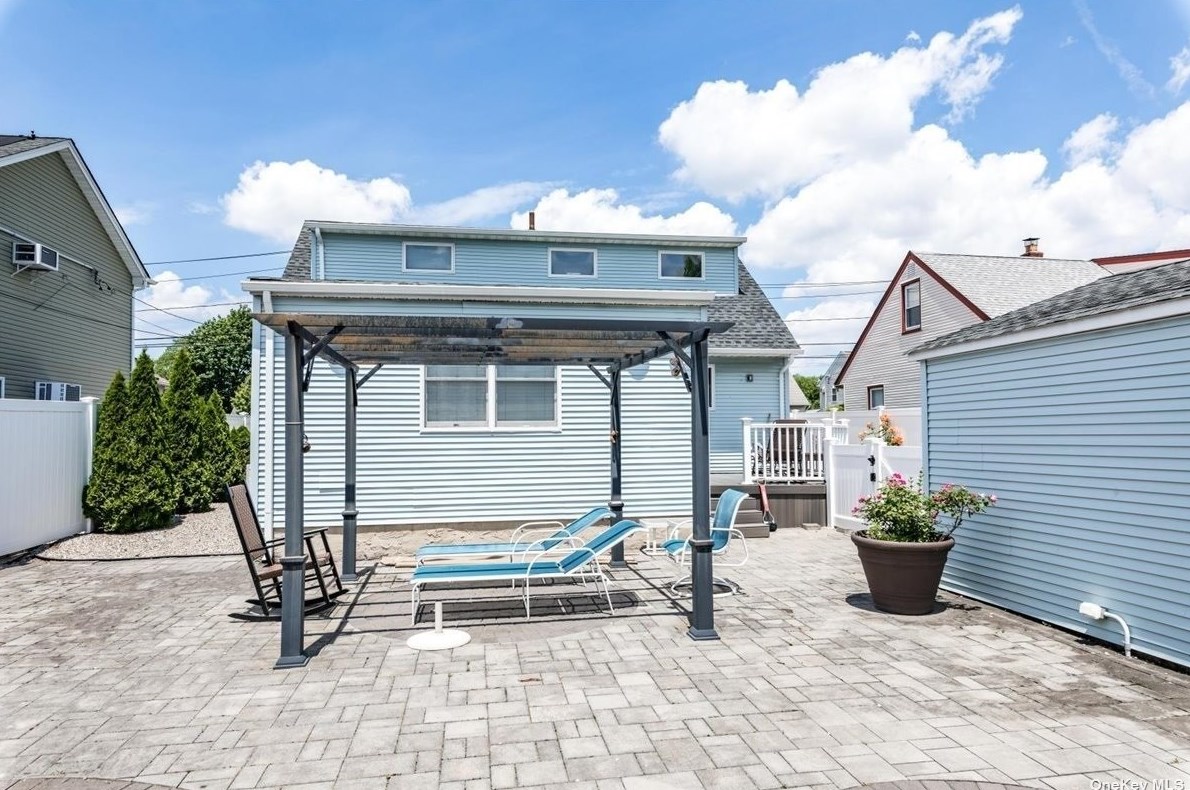 2568 Legion St, North Bellmore, NY 11710