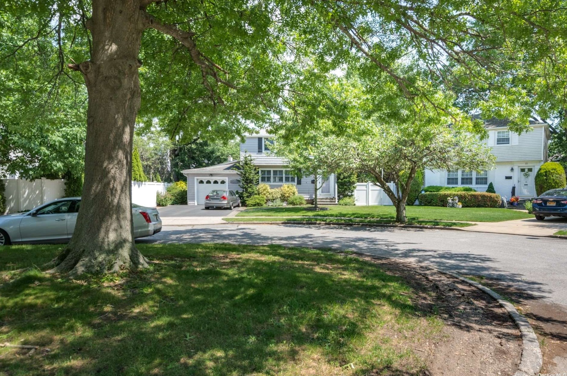 12 Alton Ct, North Merrick NY  11566-1401 exterior