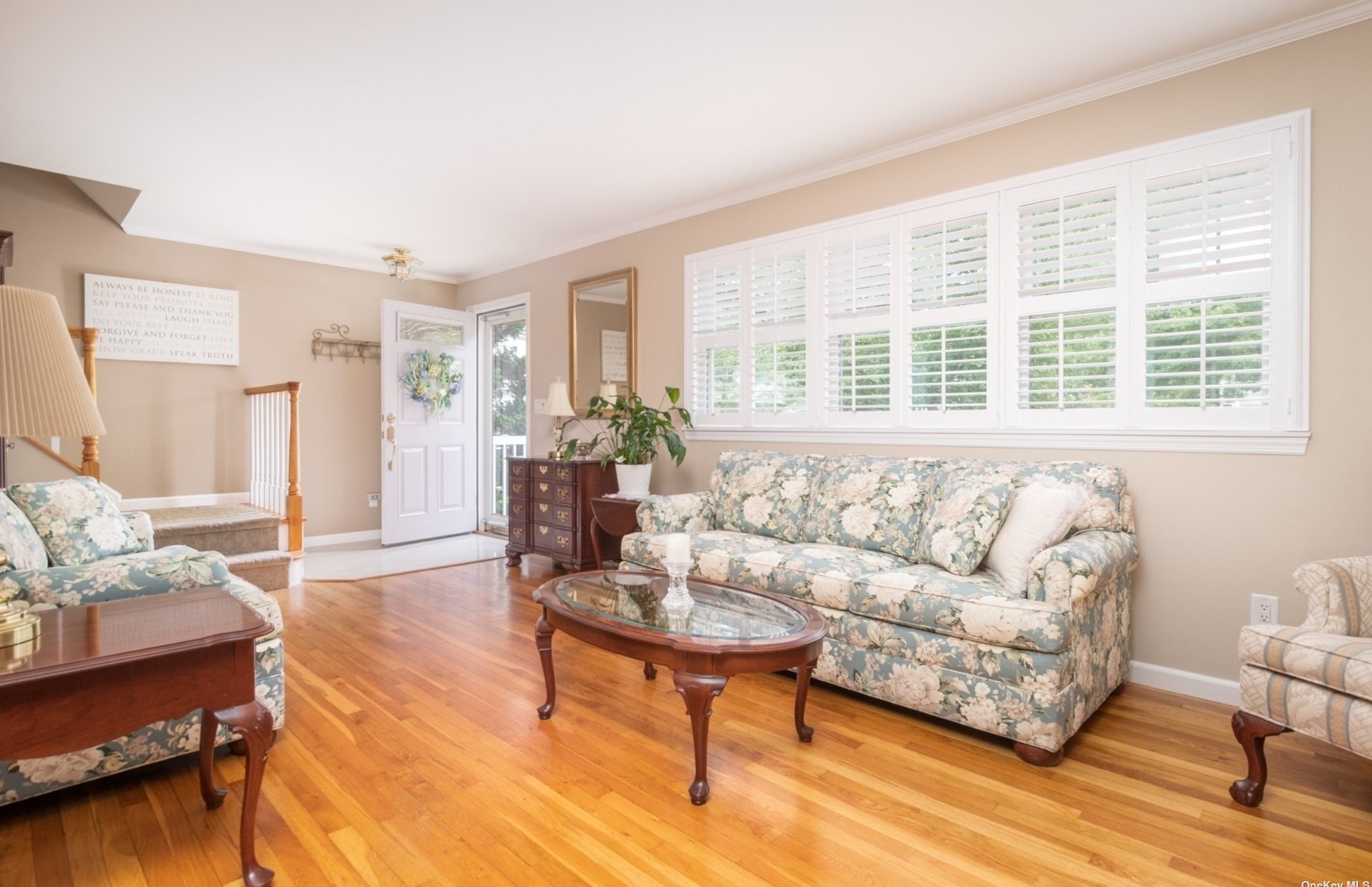 12 Alton Ct, North Merrick NY  11566-1401 exterior