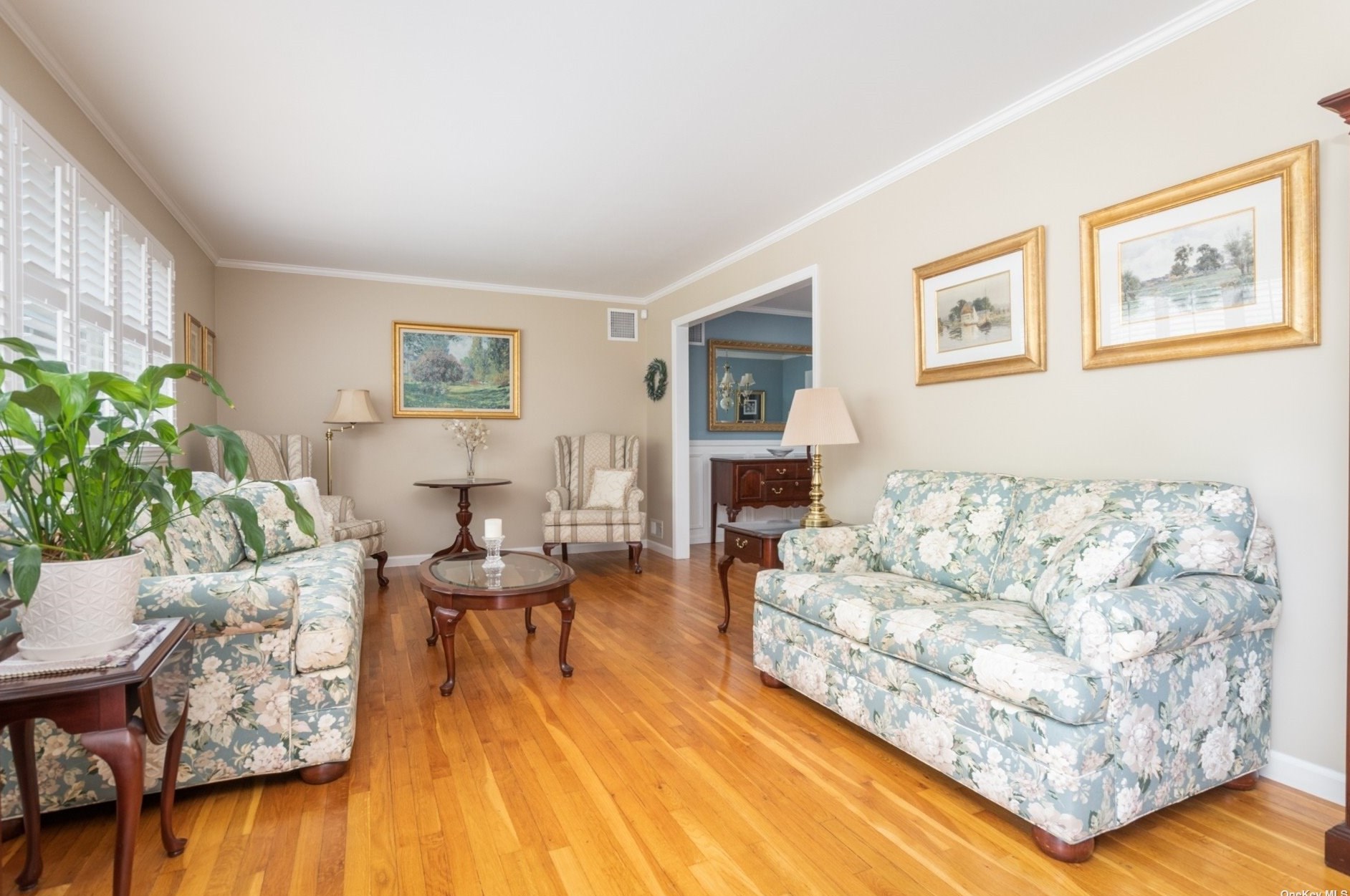 12 Alton Ct, North Merrick NY  11566-1401 exterior