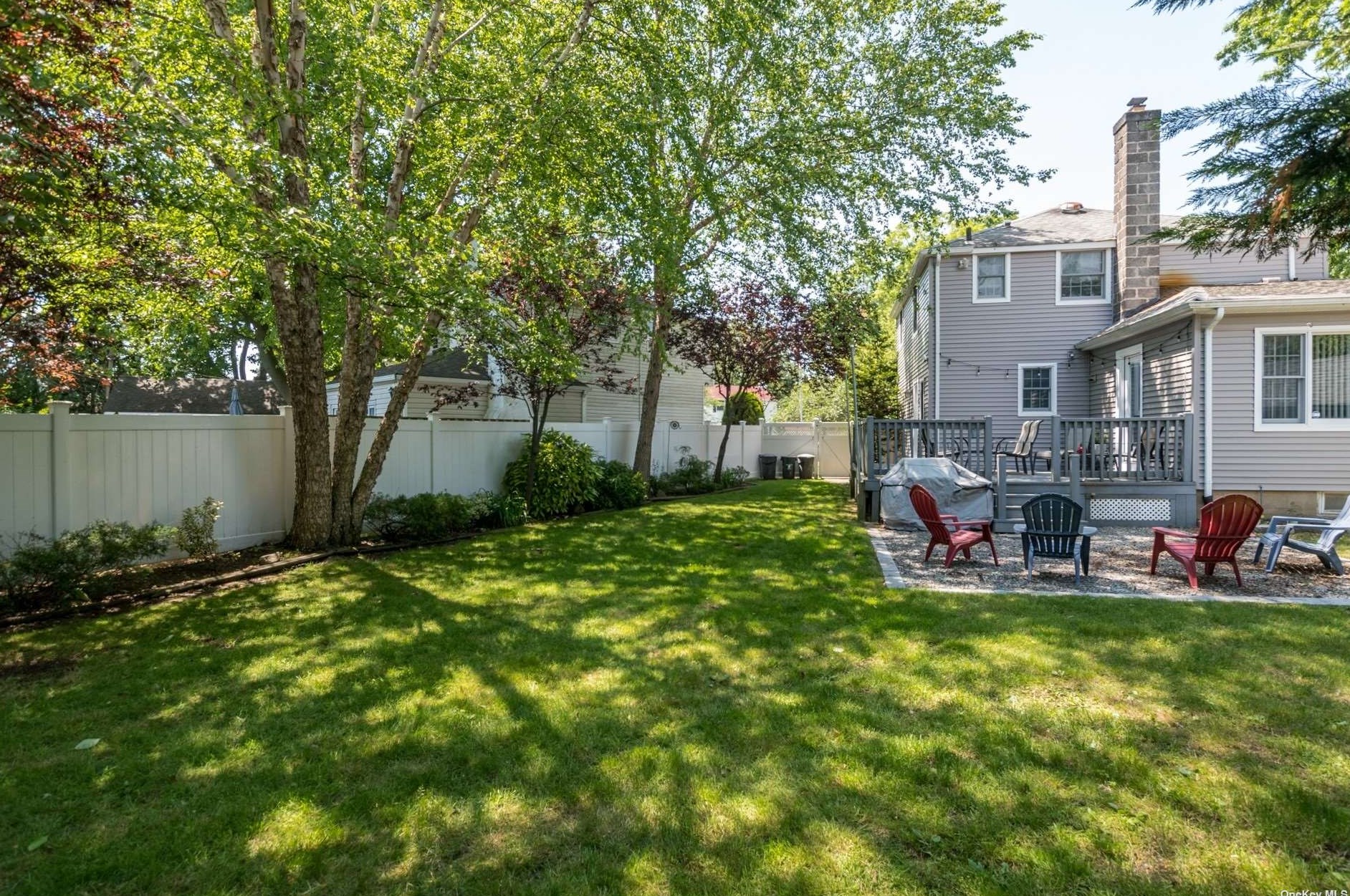 12 Alton Ct, North Merrick NY  11566-1401 exterior