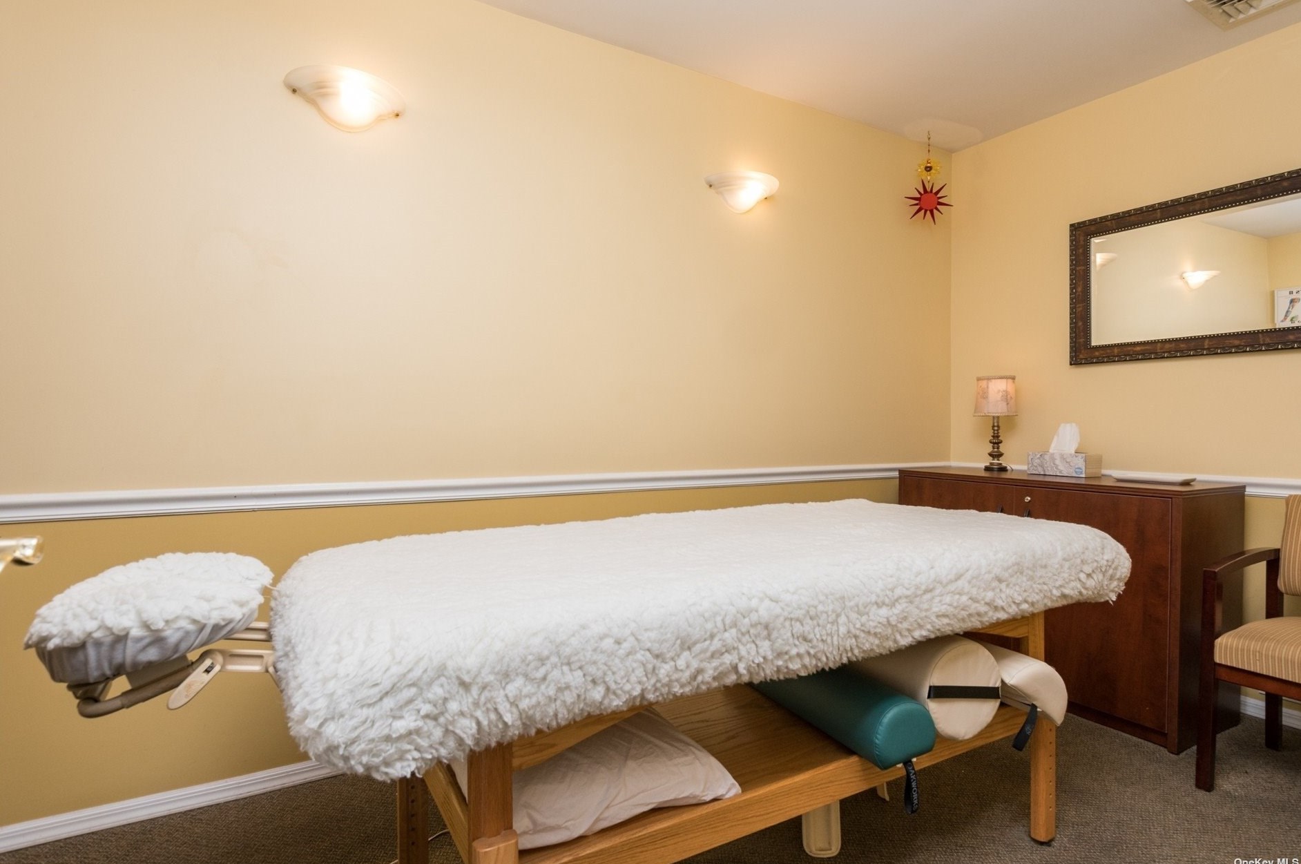 12 Alton Ct, North Merrick NY  11566-1401 exterior