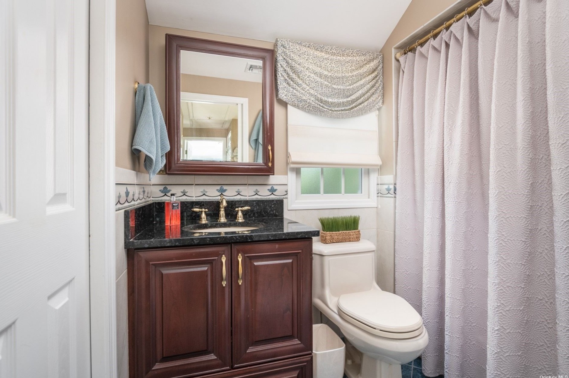 12 Alton Ct, North Merrick NY  11566-1401 exterior