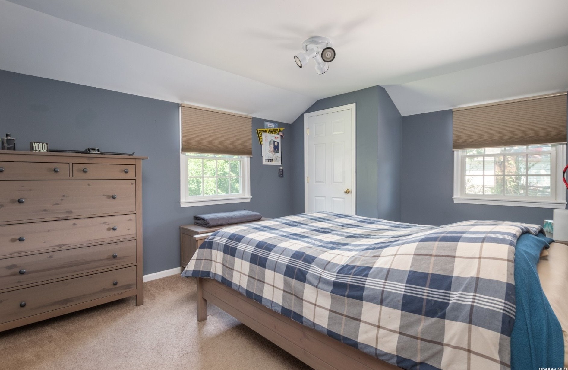 12 Alton Ct, North Merrick NY  11566-1401 exterior