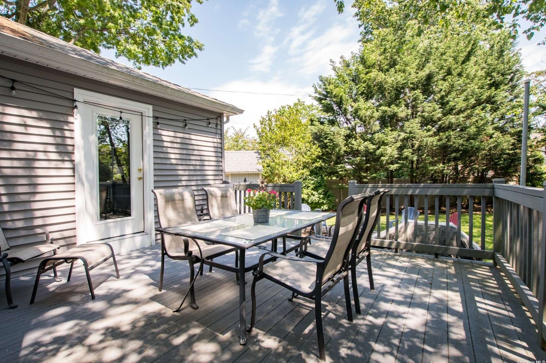 12 Alton Ct, North Merrick NY  11566-1401 exterior