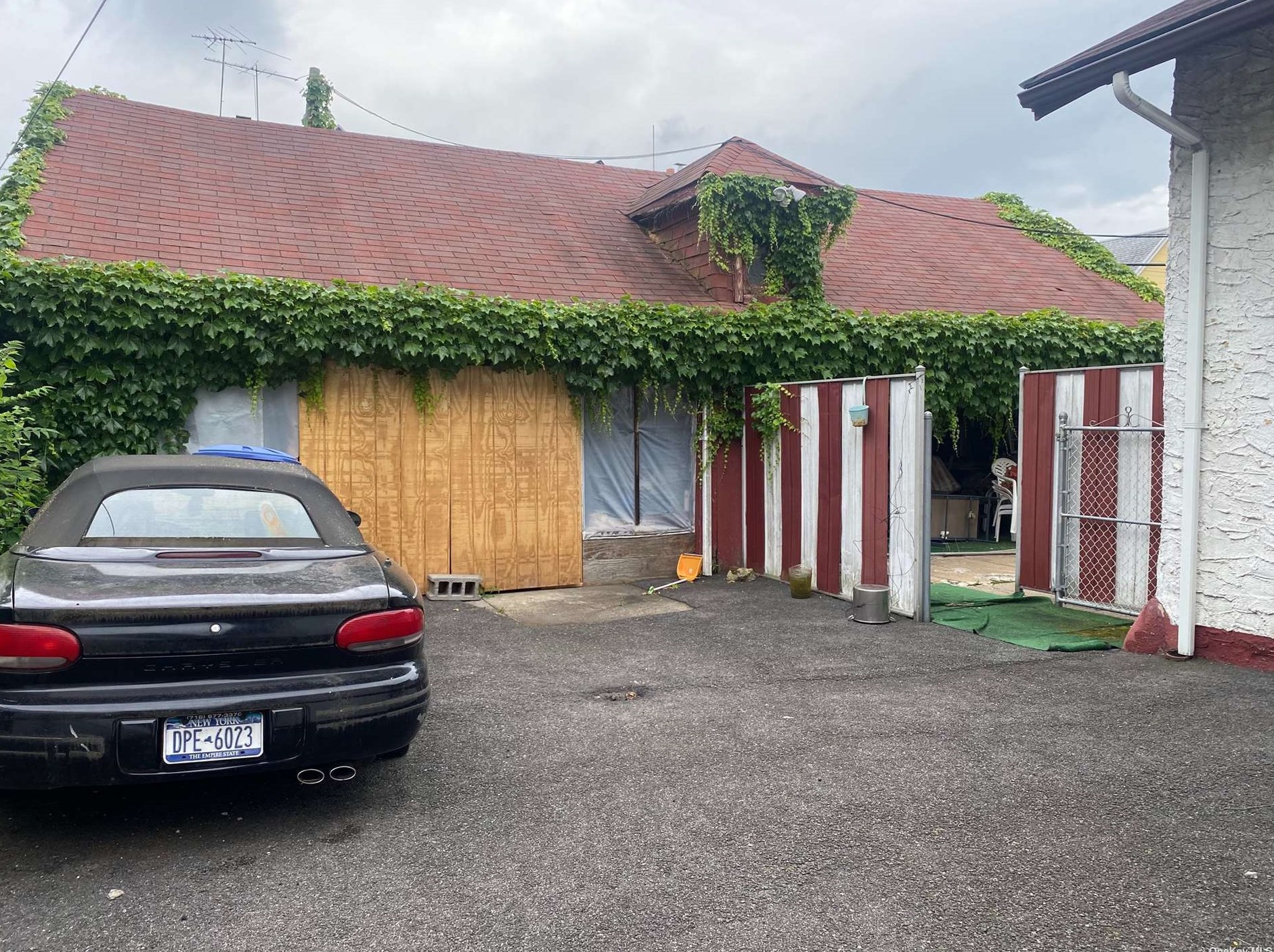 951 43rd St, Brooklyn NY 11210-3523 exterior