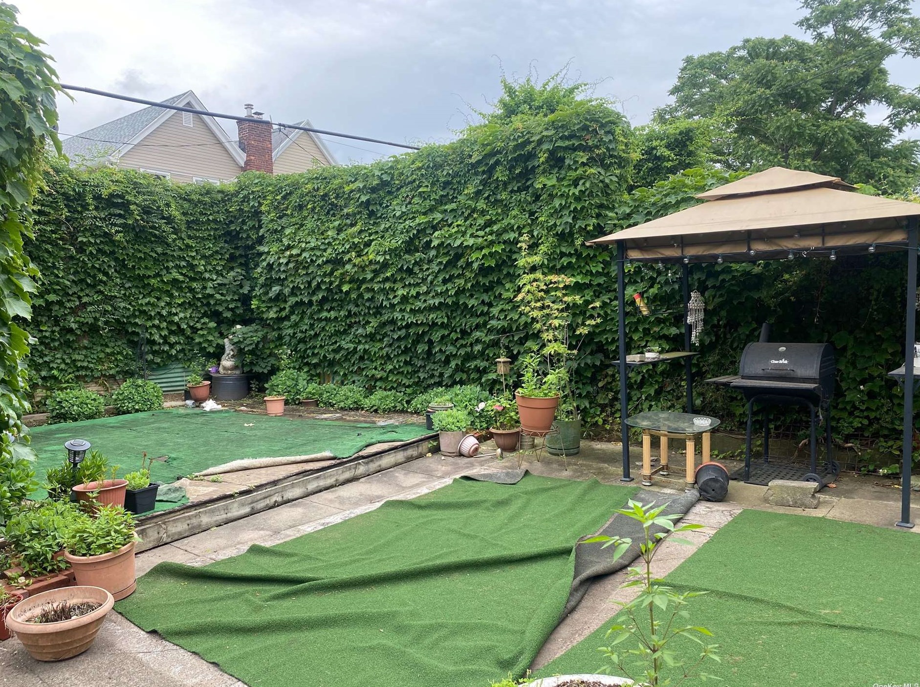 951 43rd St, Brooklyn NY 11210-3523 exterior