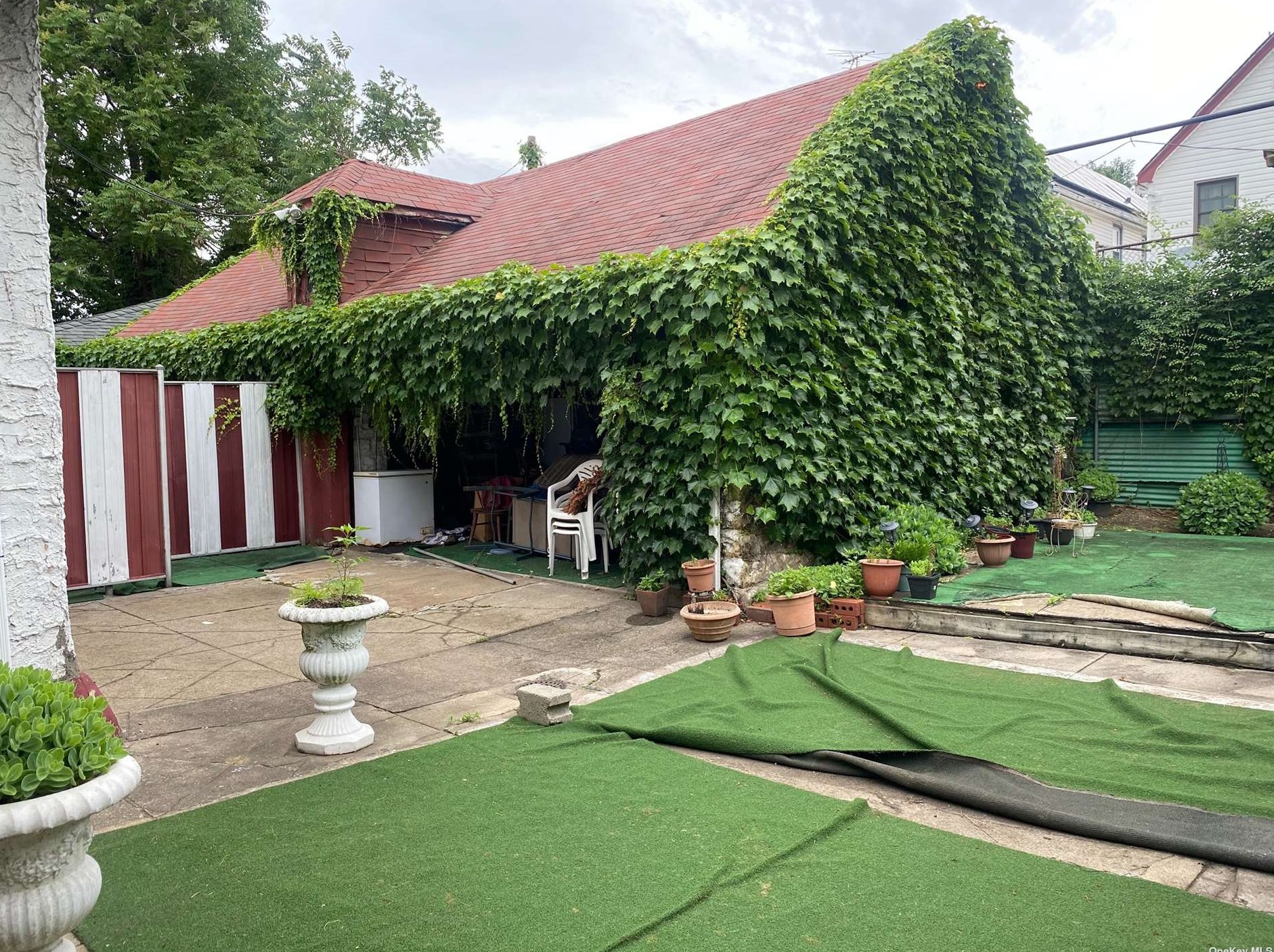 951 43rd St, Brooklyn NY 11210-3523 exterior