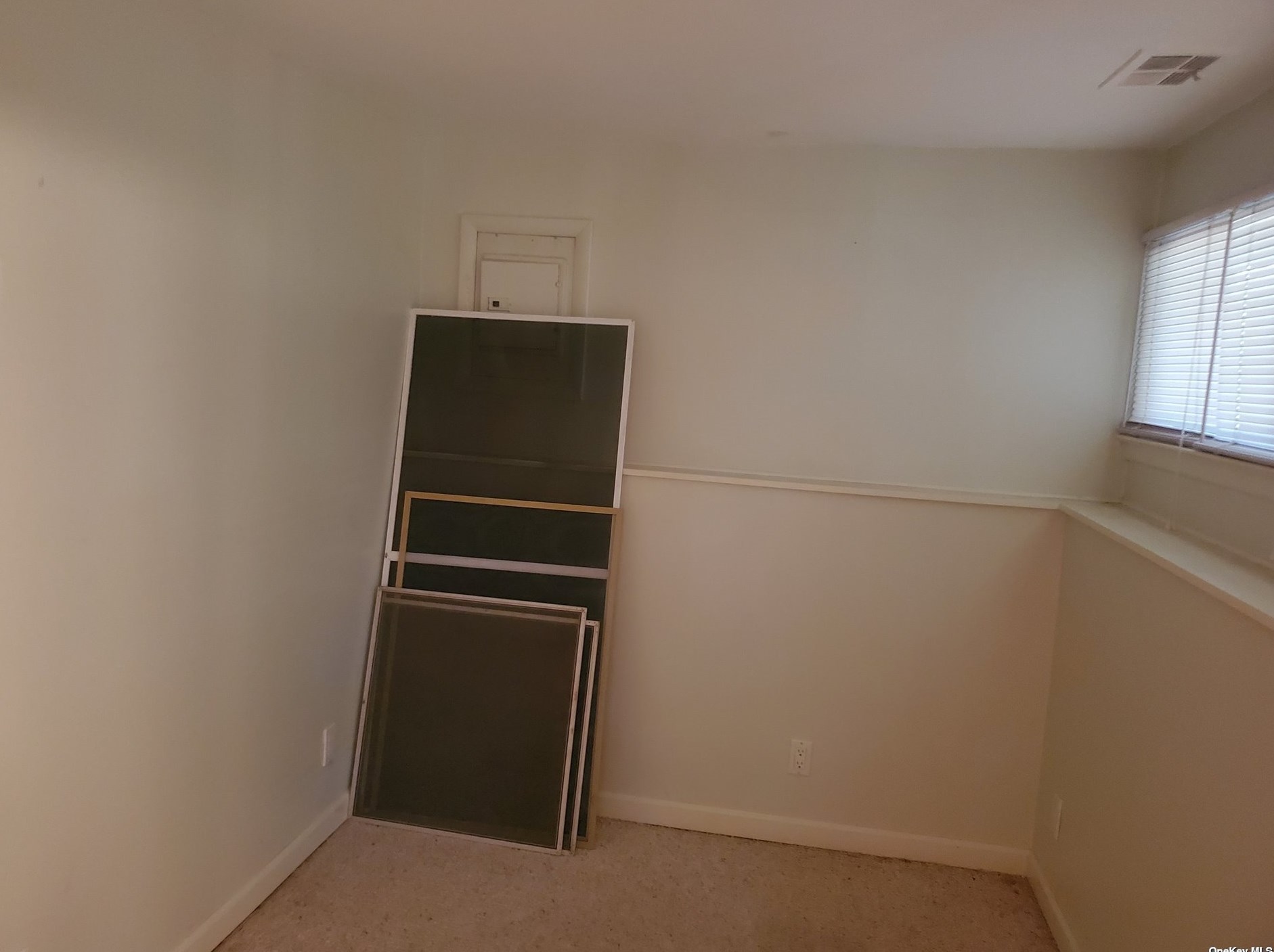 33 Strauss Ave, Selden NY  11784-1921 exterior