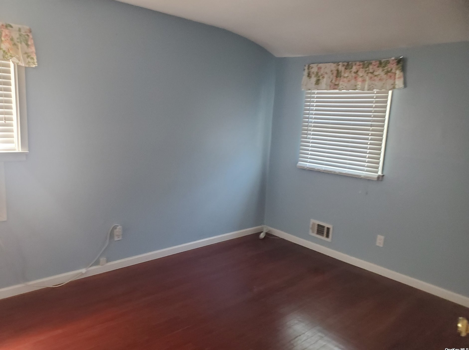 33 Strauss Ave, Selden NY  11784-1921 exterior