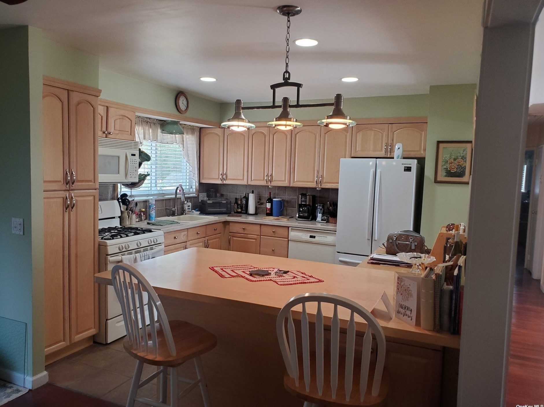 33 Strauss Ave, Selden NY  11784-1921 exterior