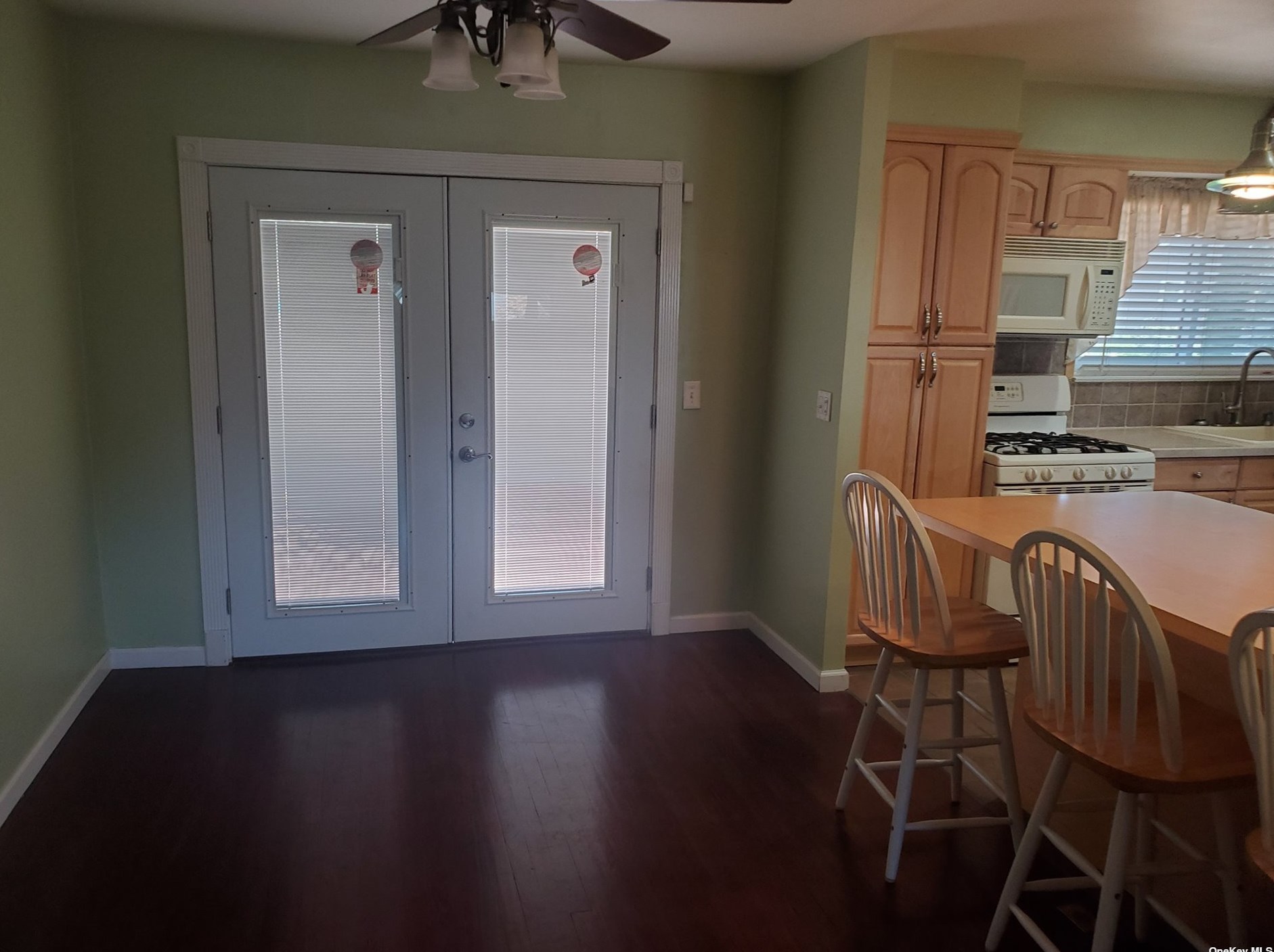 33 Strauss Ave, Selden NY  11784-1921 exterior