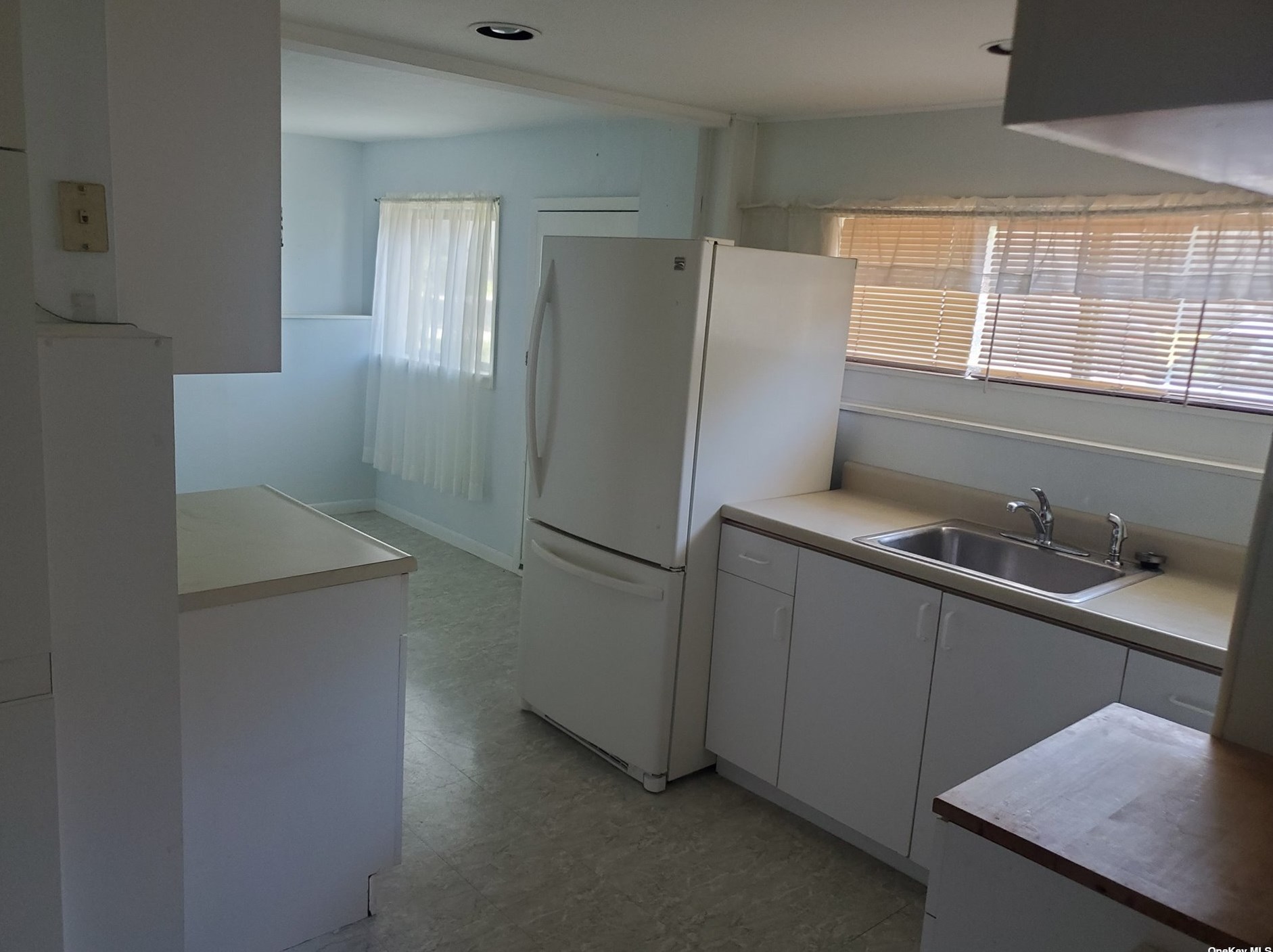 33 Strauss Ave, Selden NY  11784-1921 exterior