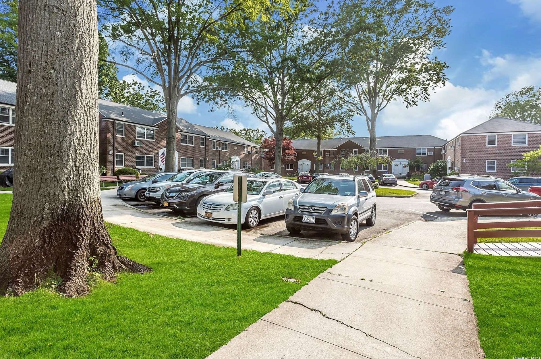 25246 60th Ave, Flushing NY  11362-2441 exterior