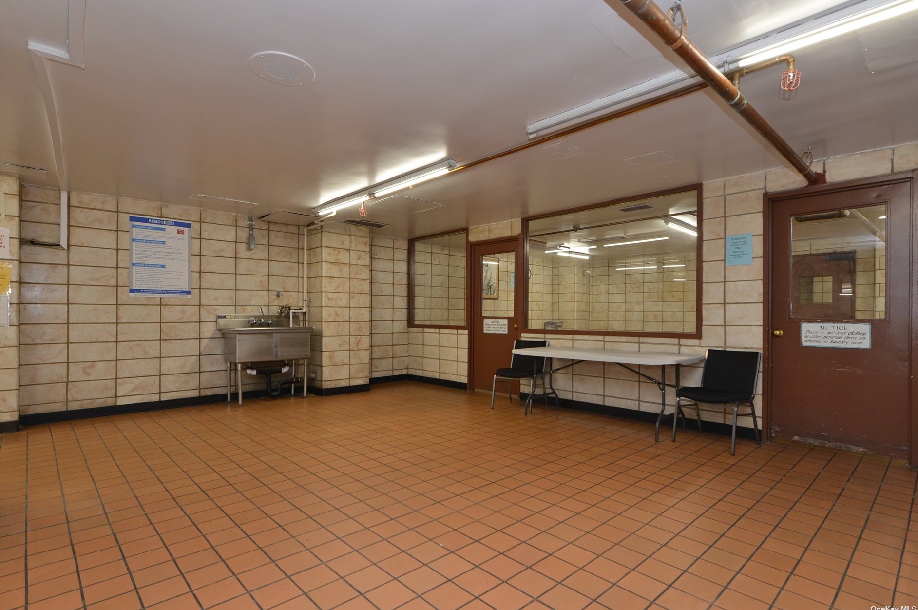 6120 Grand Central Pkwy, Flushing NY  11375-1263 exterior