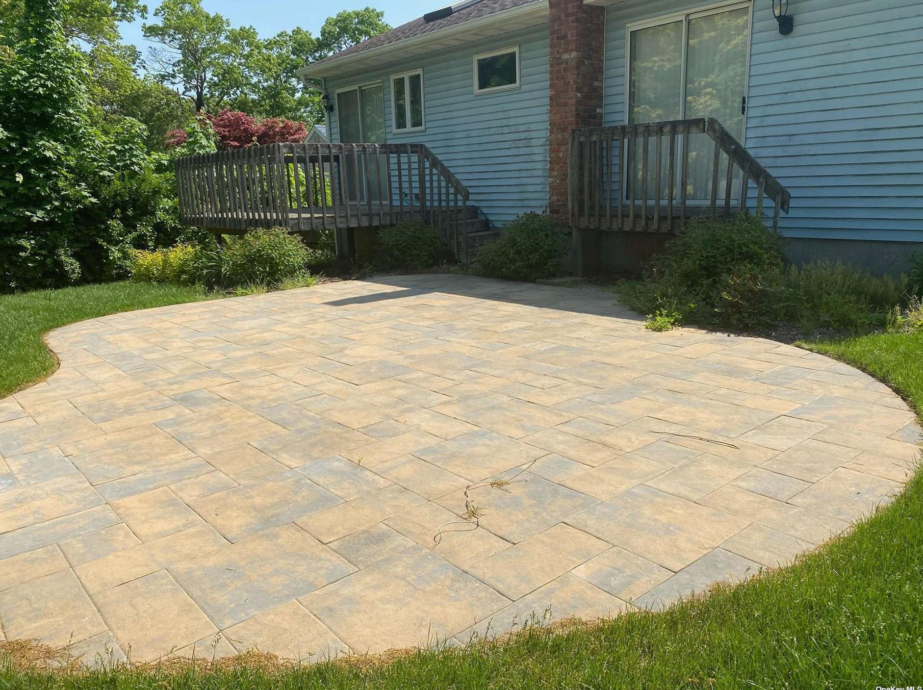 18 Highland Rd, Rocky Point NY  11778-9633 exterior