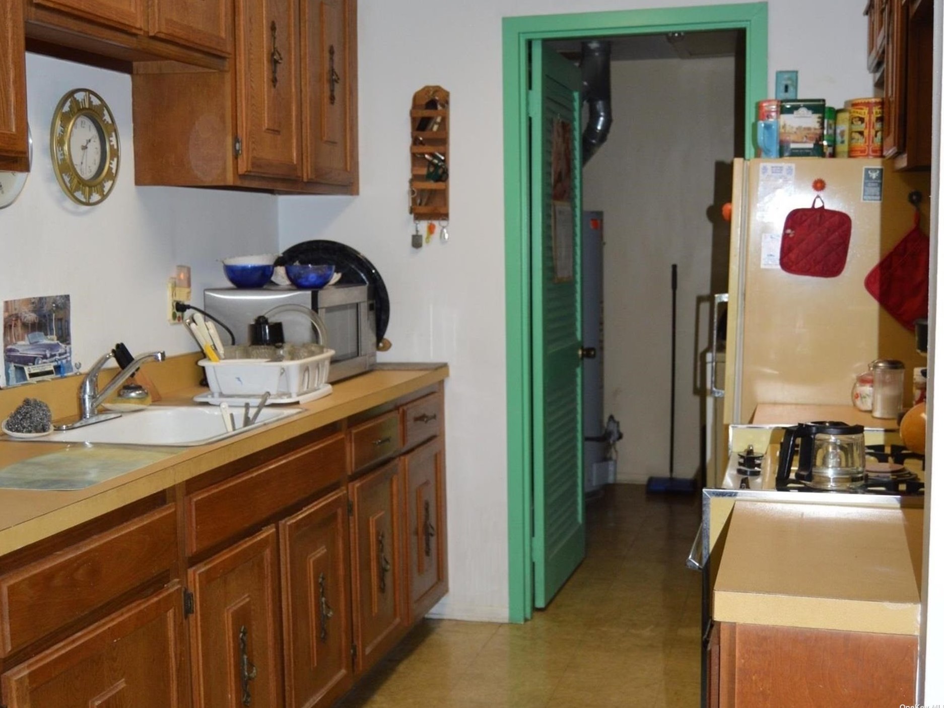 104 Birchwood Rd, Gordon Heights NY  11763-1248 exterior