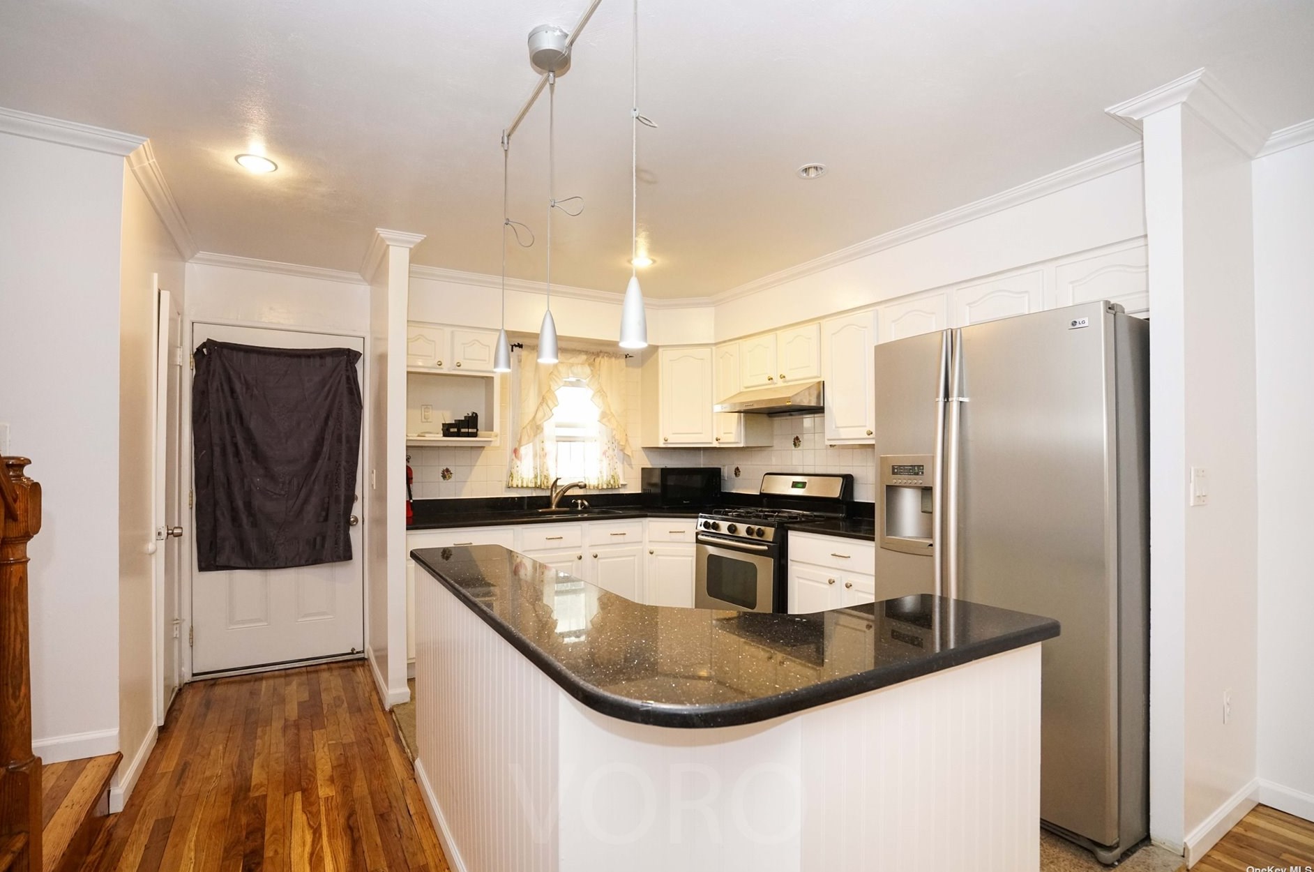 48-04 210th St, Flushing NY  11360-2447 exterior