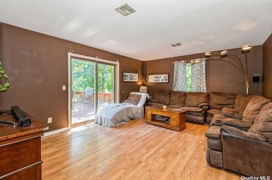 149 Berkshire Dr, Farmingville NY  11738-2003 exterior