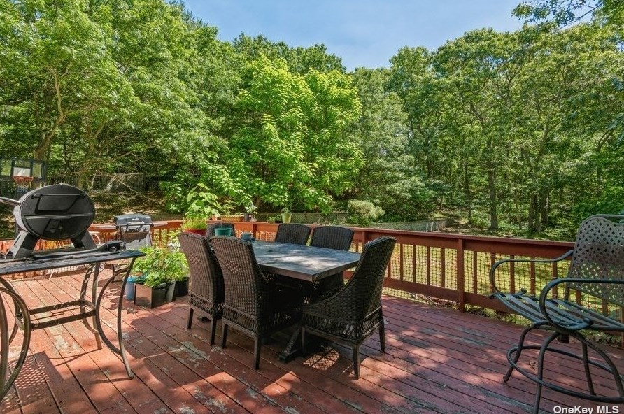 149 Berkshire Dr, Farmingville NY  11738-2003 exterior