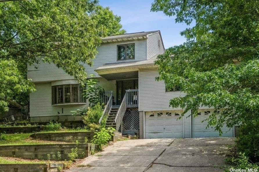 149 Berkshire Dr, Farmingville NY  11738-2003 exterior
