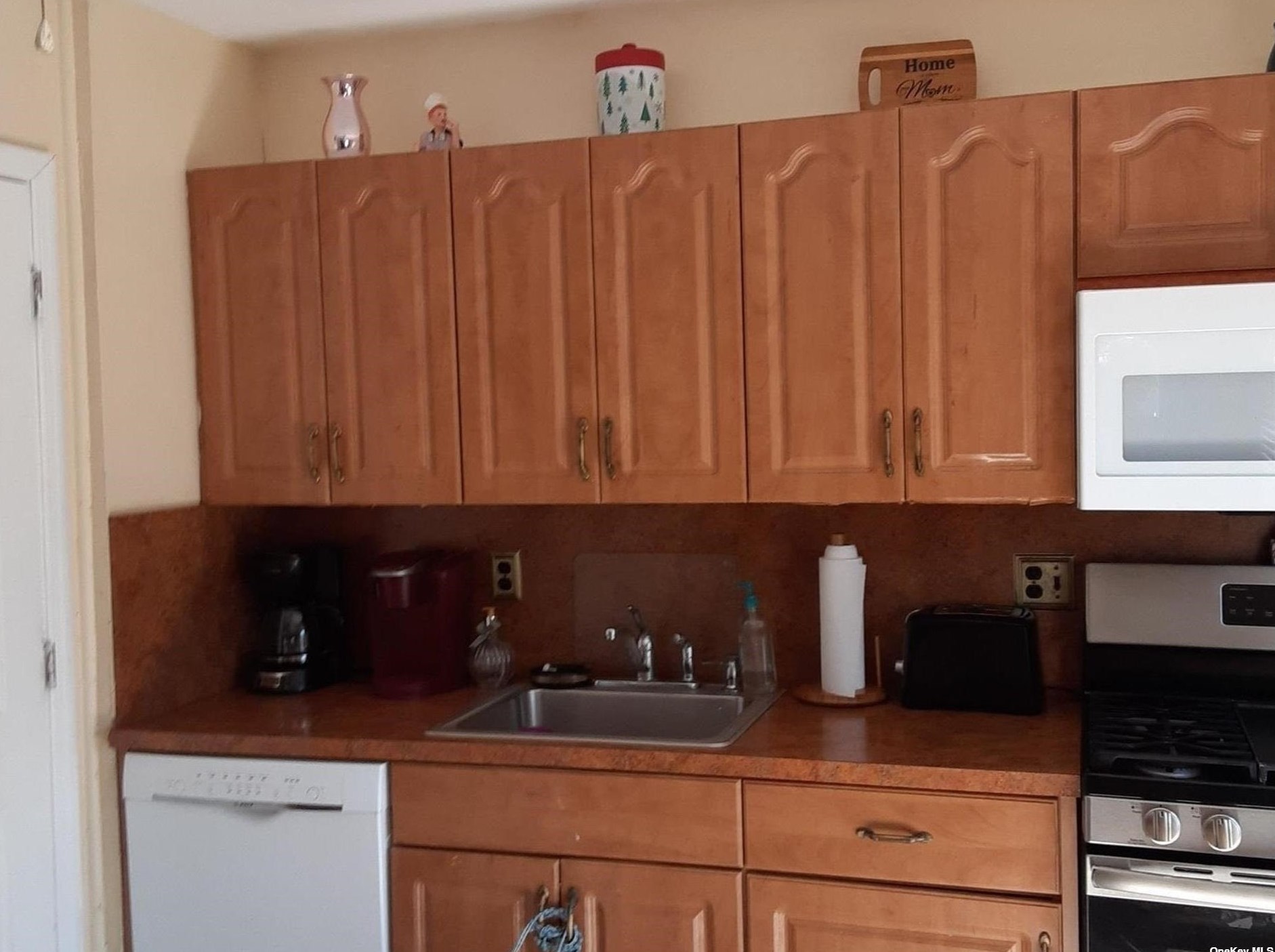 356 Dare Rd, Selden NY  11784-1418 exterior