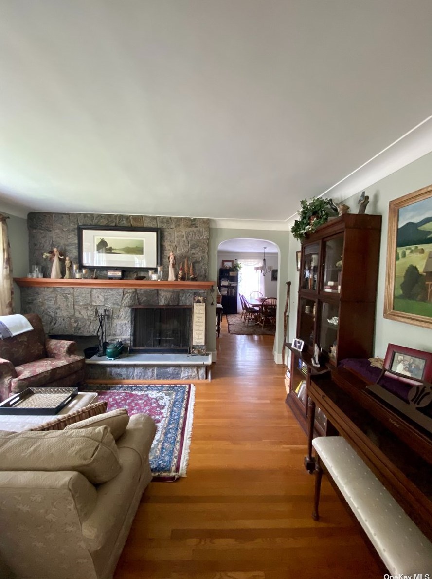 108 Tremont Ave, Gordon Heights NY  11763-3706 exterior