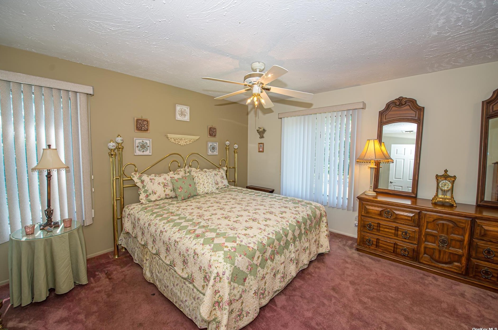 175 New Hwy, Commack NY  11725-4907 exterior