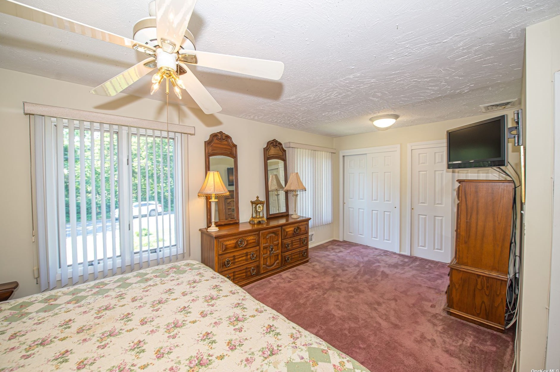 175 New Hwy, Commack NY  11725-4907 exterior