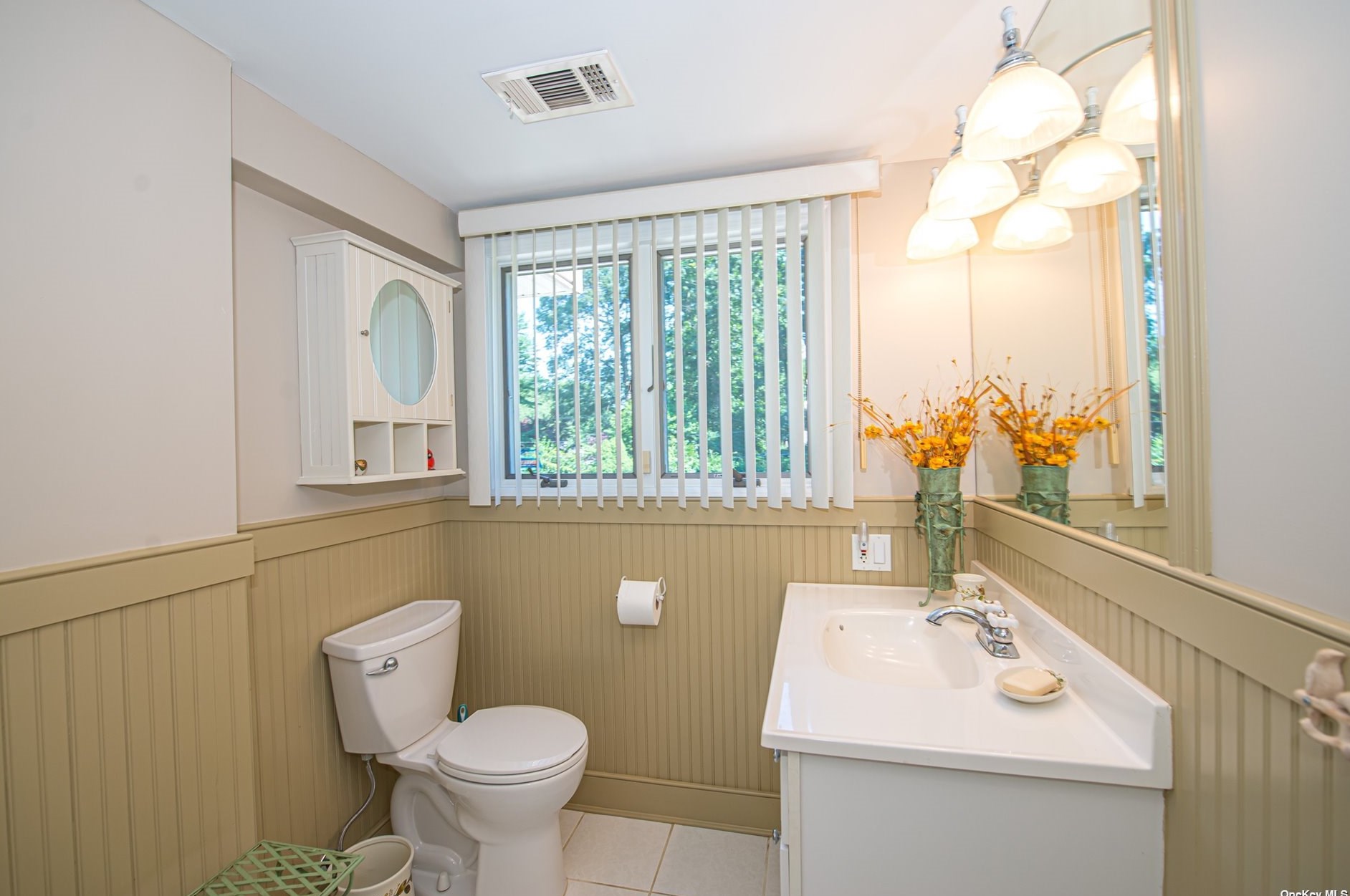 175 New Hwy, Commack NY  11725-4907 exterior