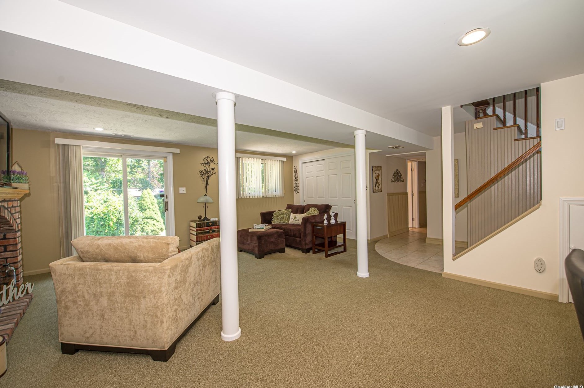 175 New Hwy, Commack NY  11725-4907 exterior