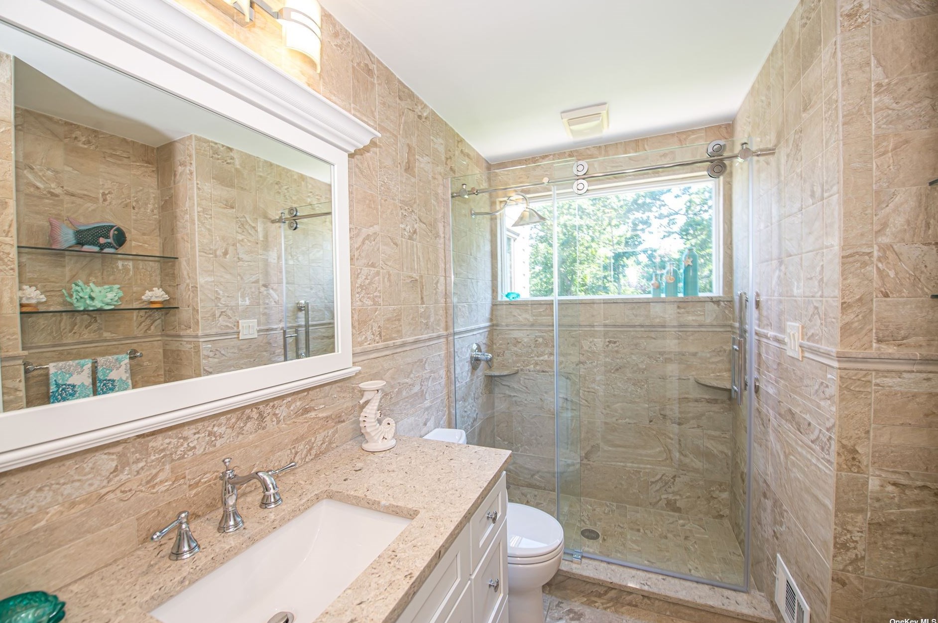 175 New Hwy, Commack NY  11725-4907 exterior