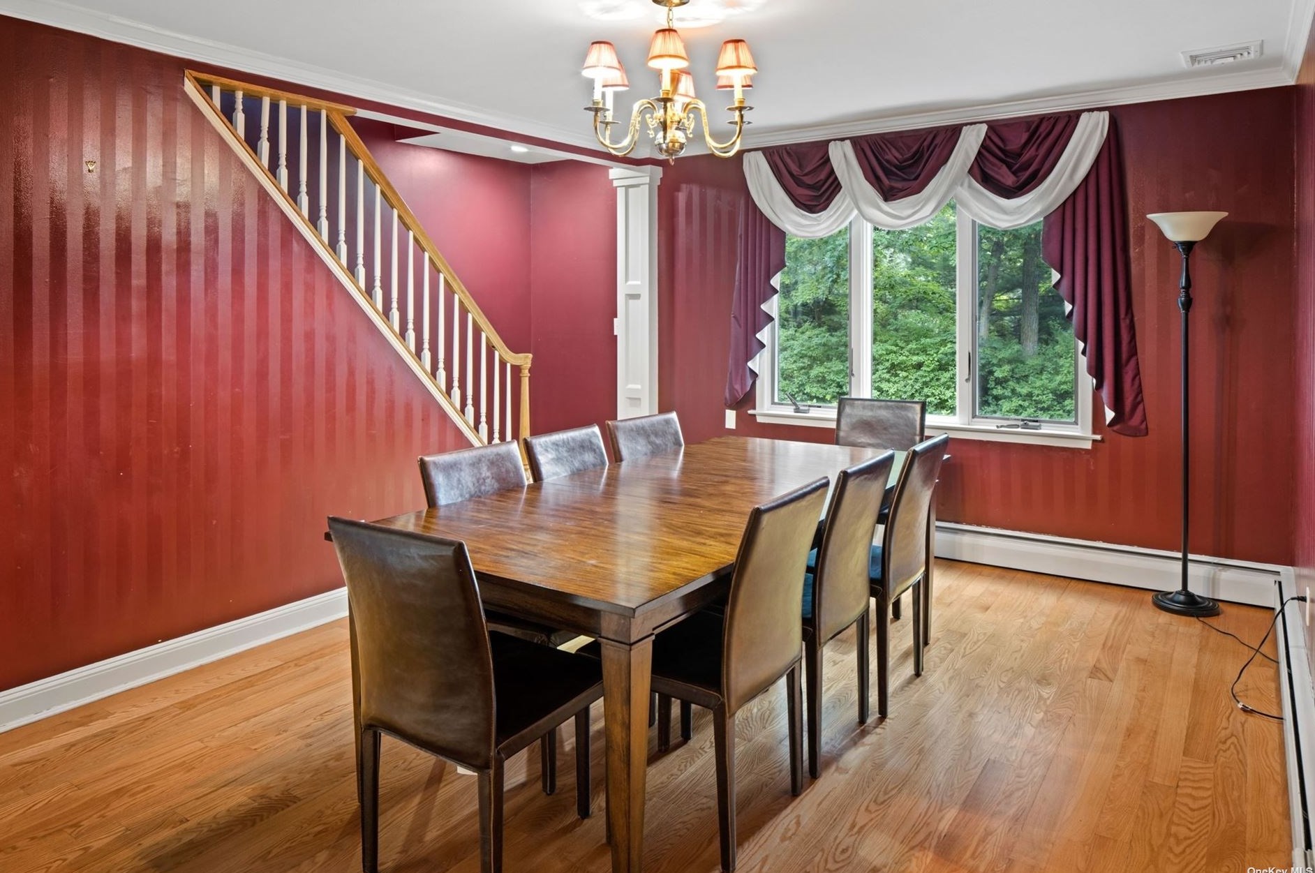 2032 Ridge Rd, Syosset NY  11791-9608 exterior